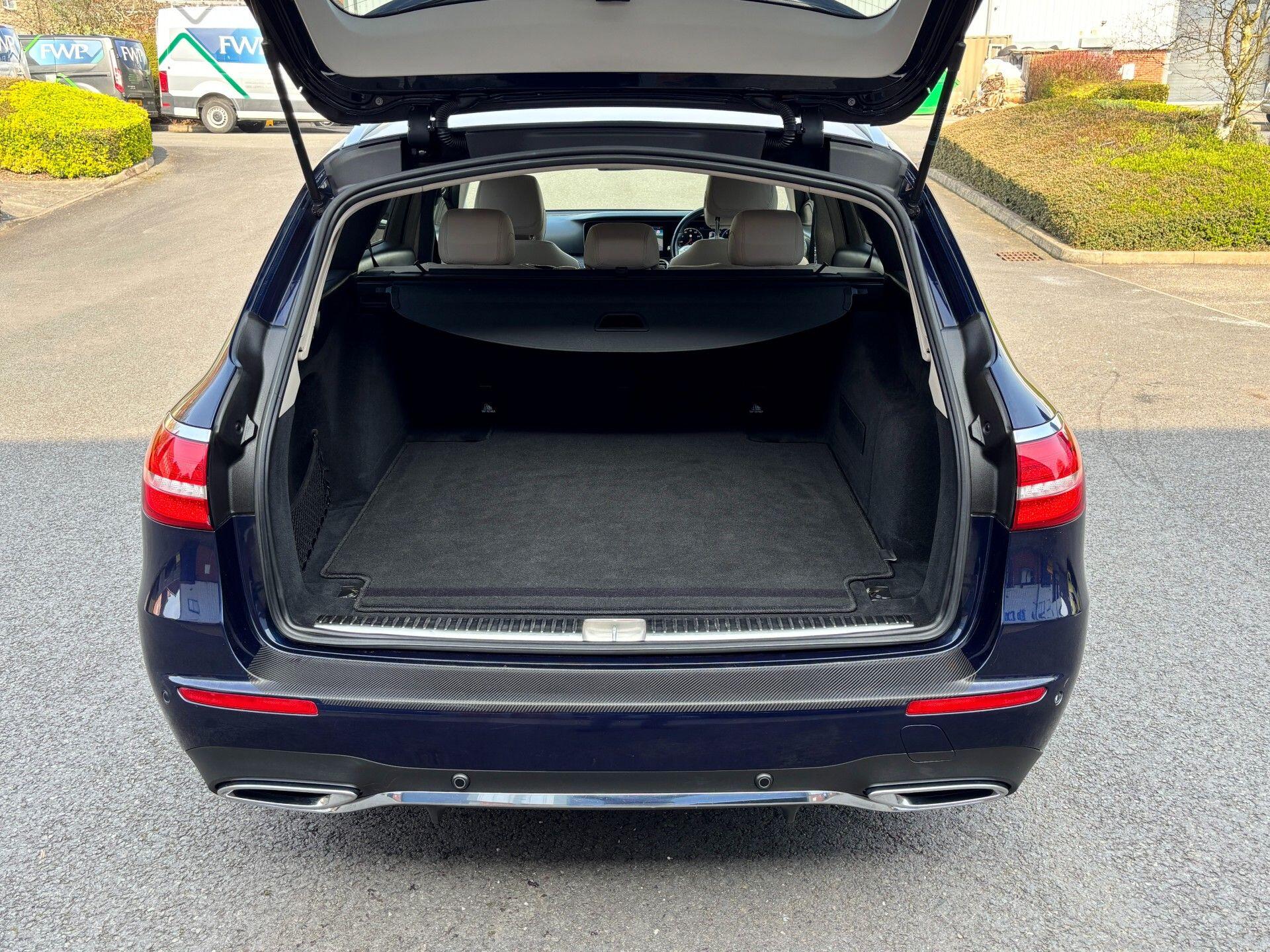 Mercedes-Benz E-Class view 36