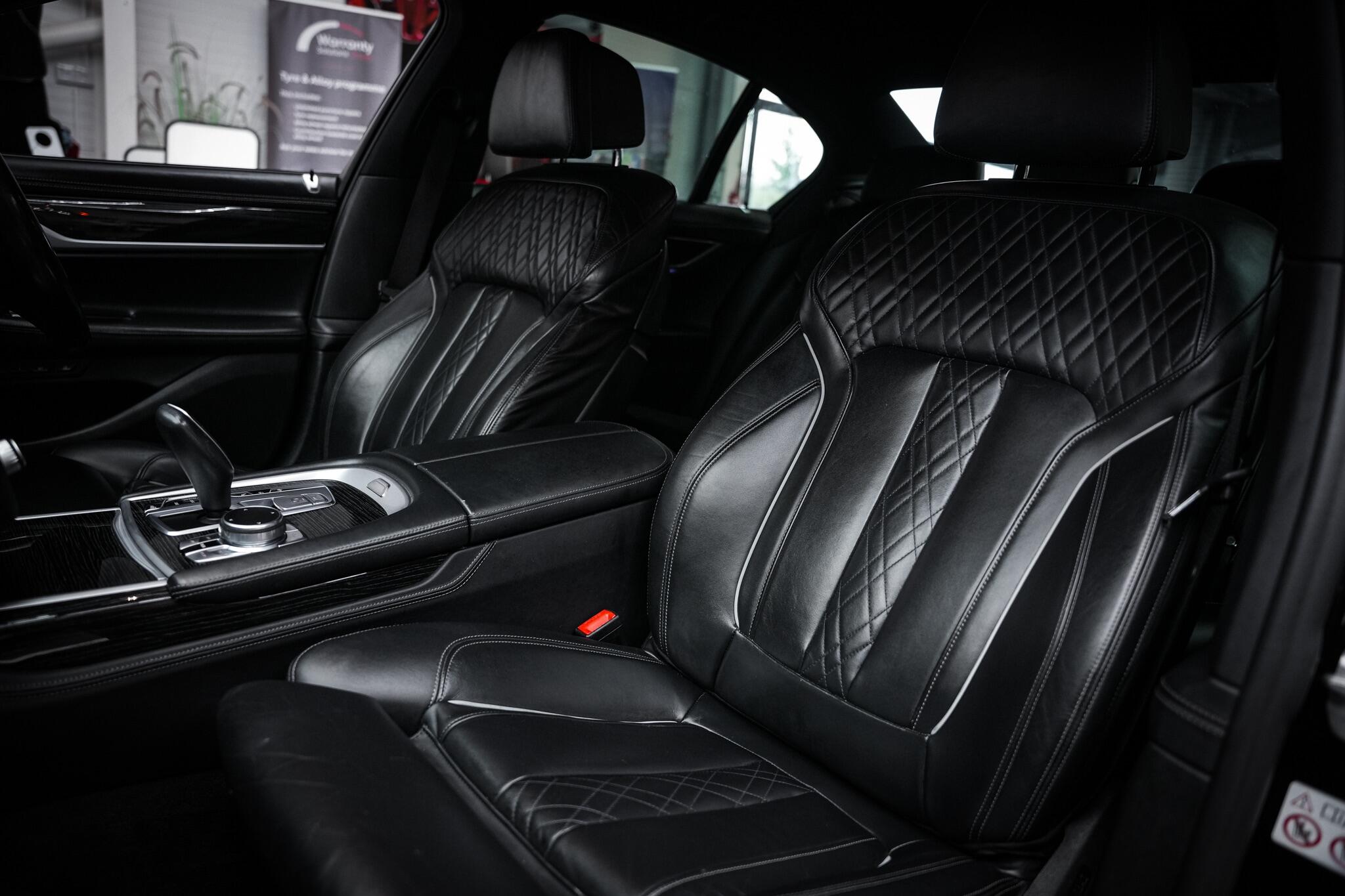 BMW 7 Series view 23