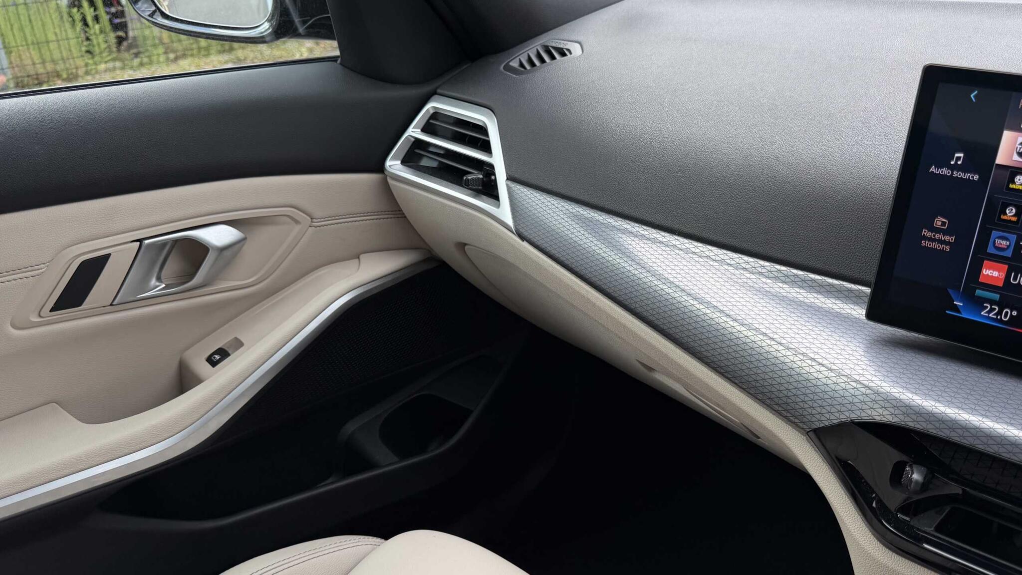 BMW 3 Series view 21