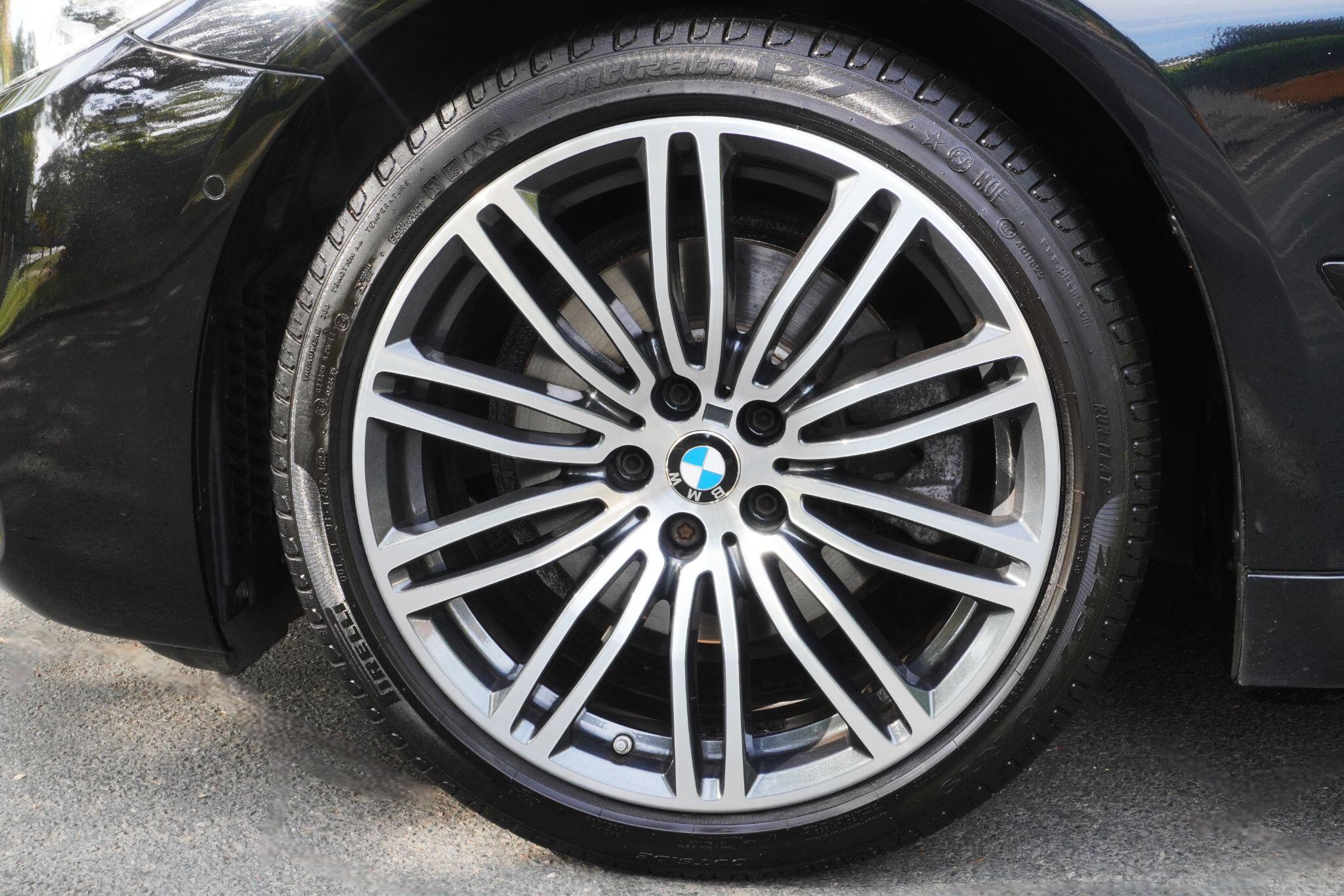 BMW 5 Series view 96