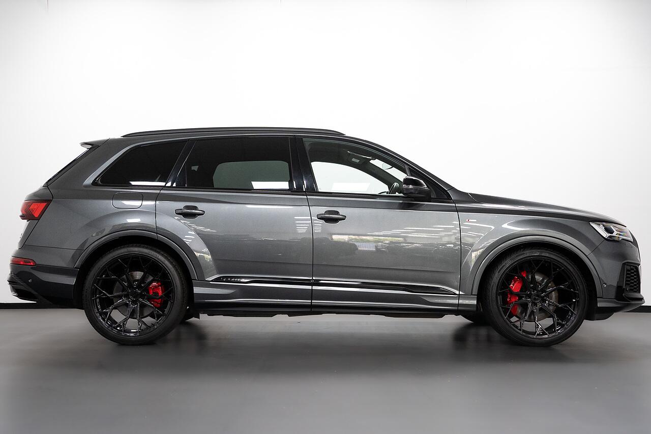 Audi Q7 view 34