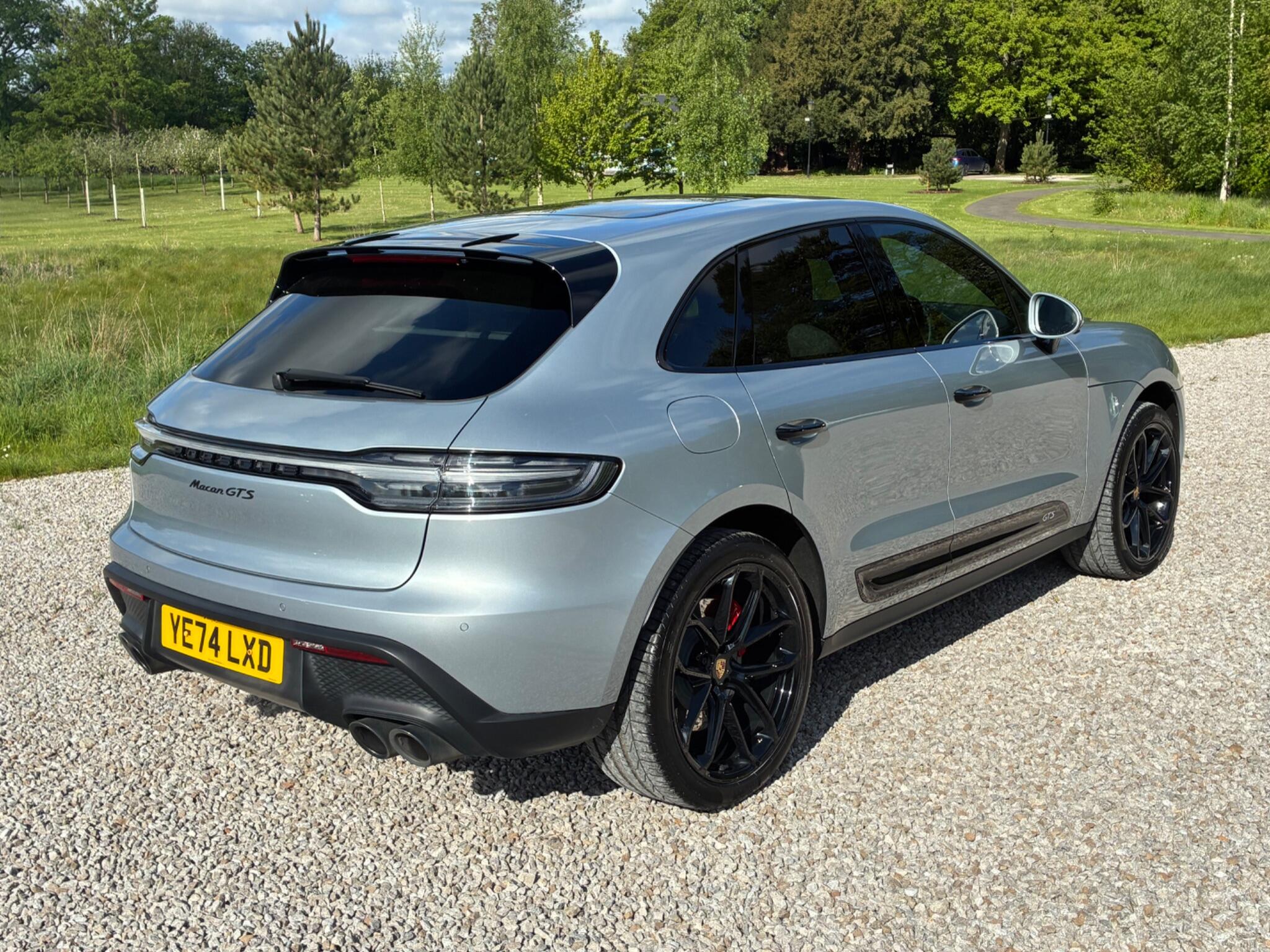 Porsche Macan view 8