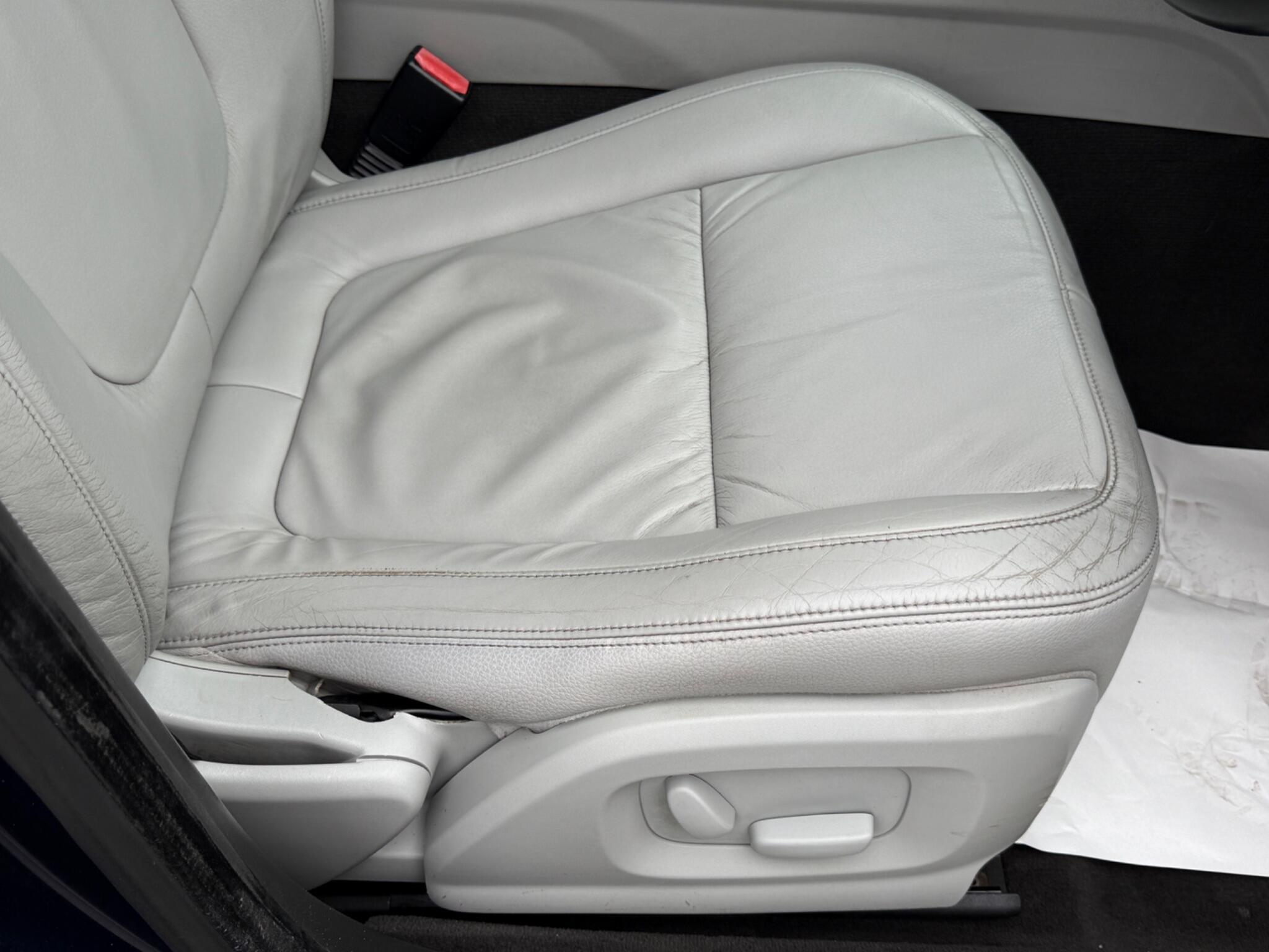 Jaguar XF - Image 32