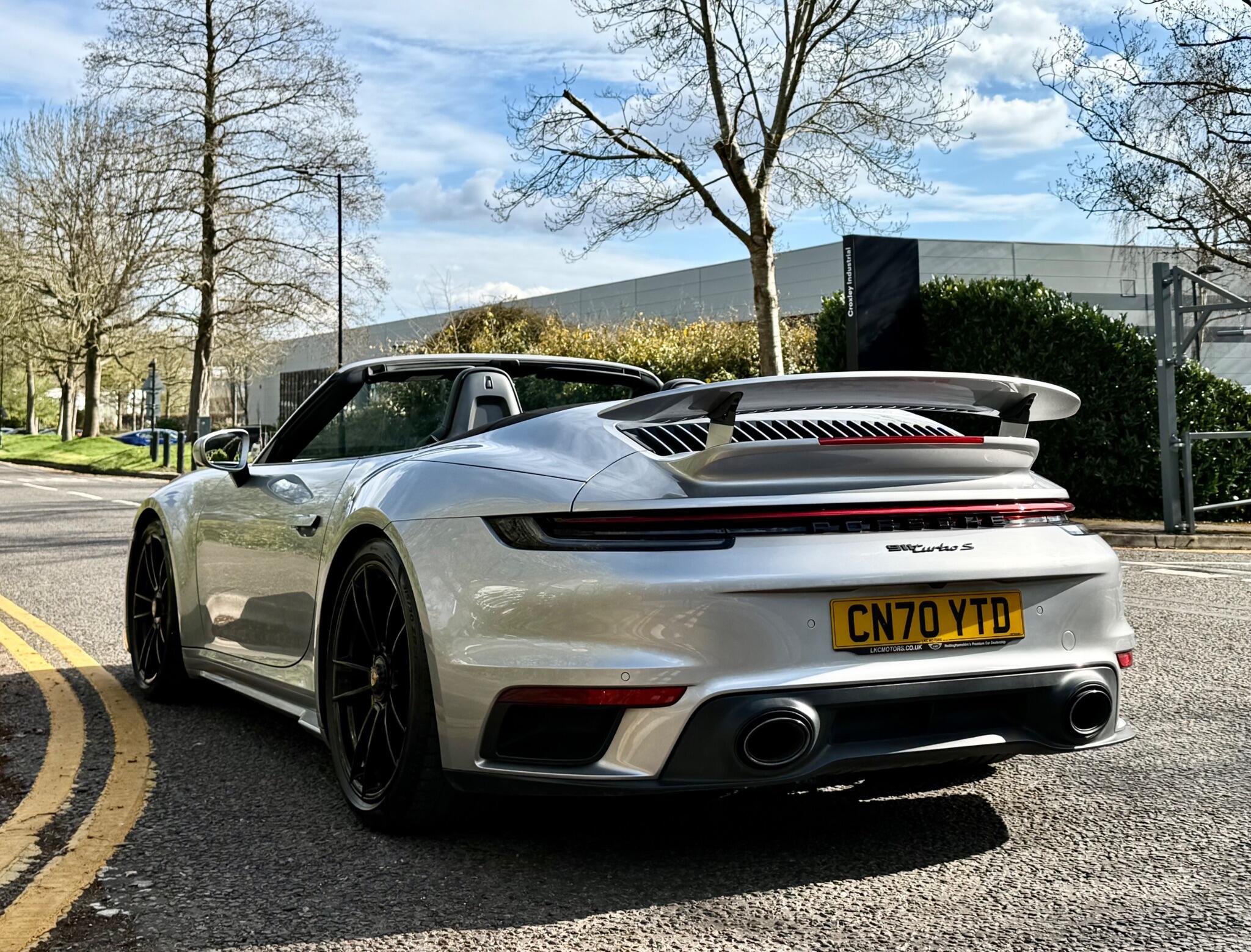 Porsche 911 view 17