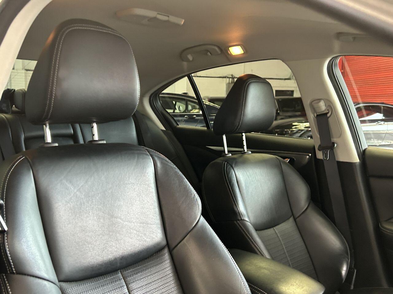 Infiniti Q50 view 32