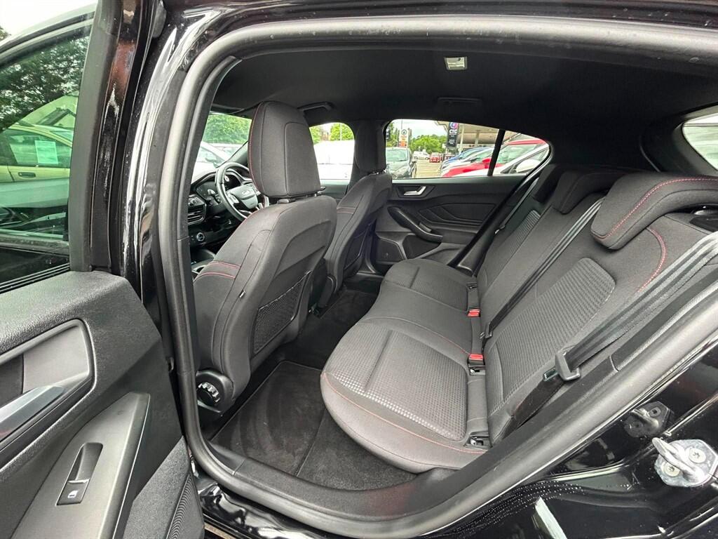 Ford Focus view 16