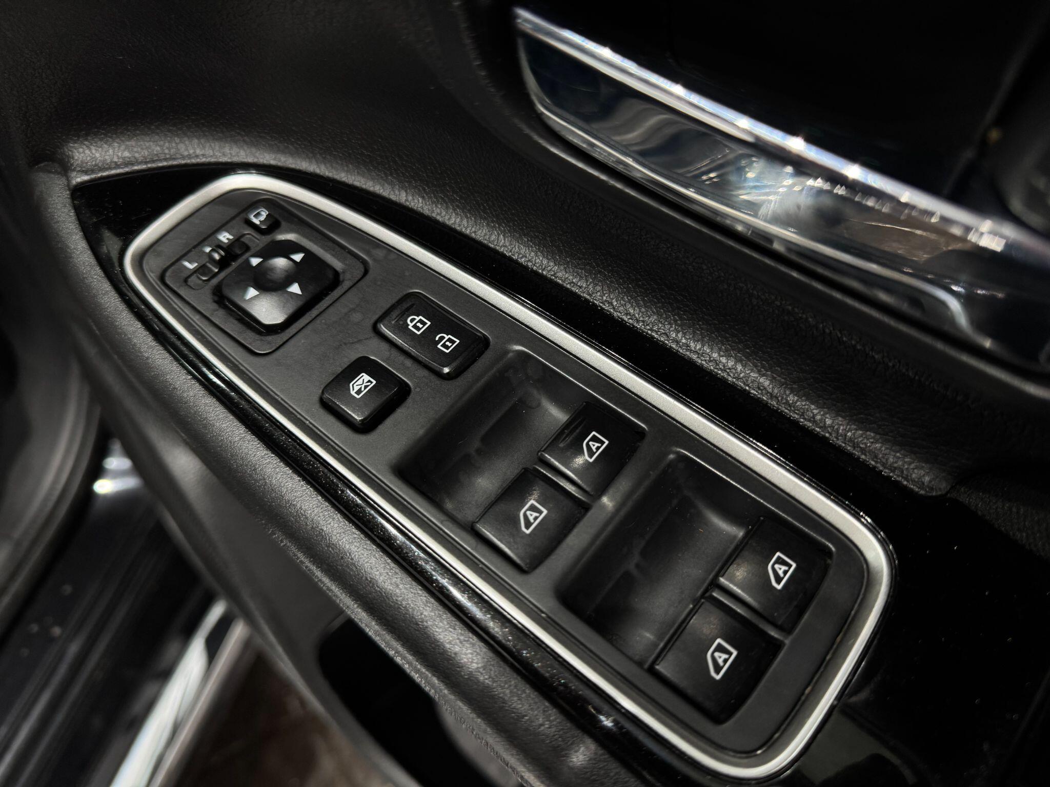 Mitsubishi Outlander view 30