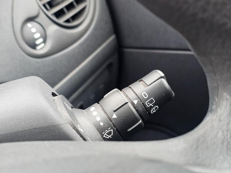 2009 Renault Clio image 9