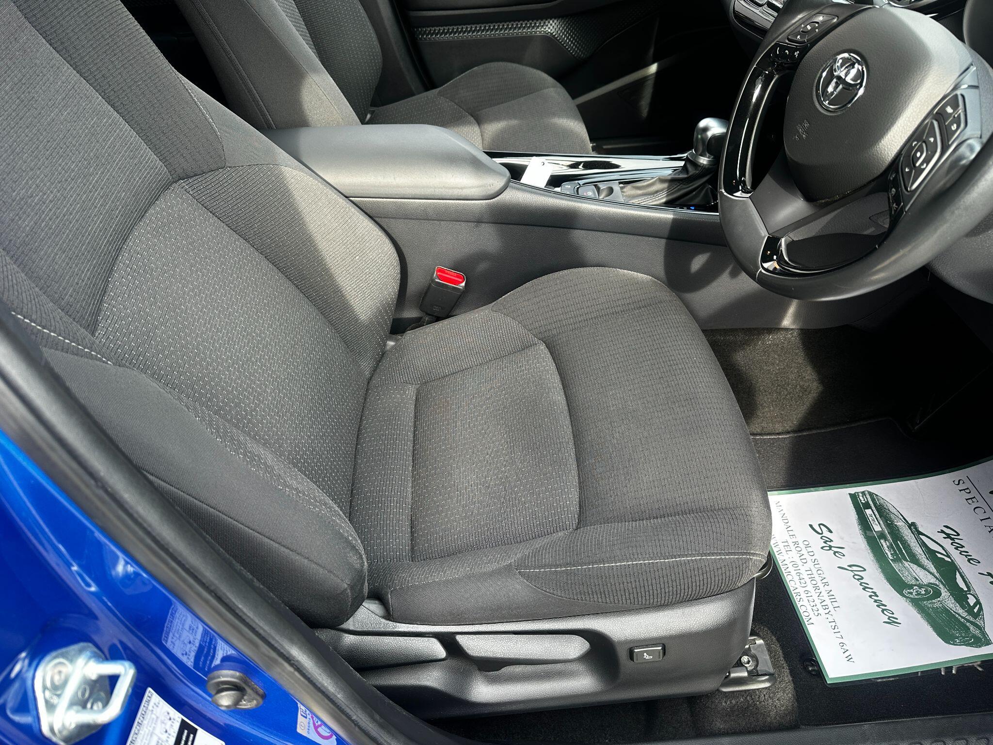 Toyota C-HR view 27