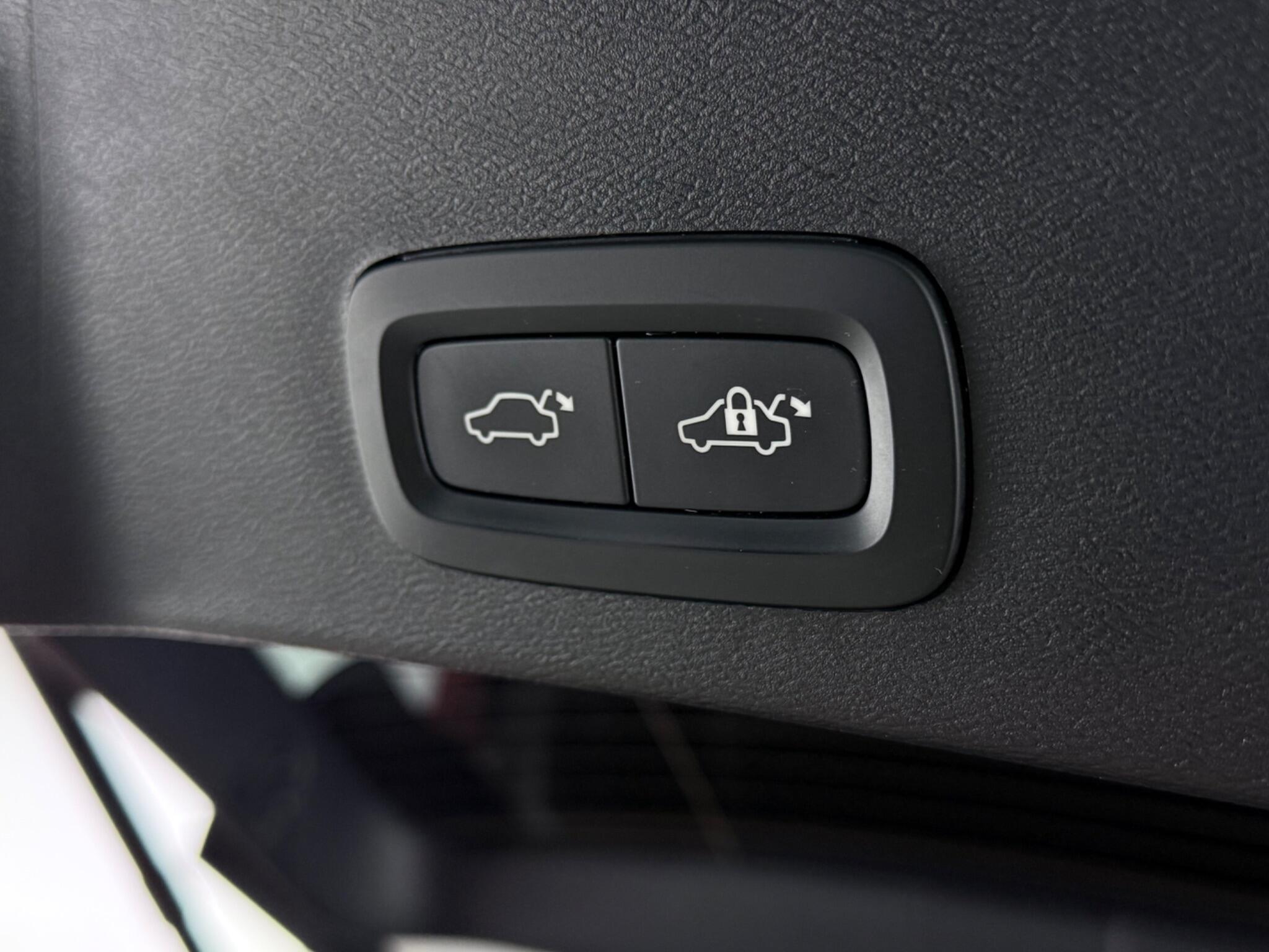 Volvo XC40 view 11