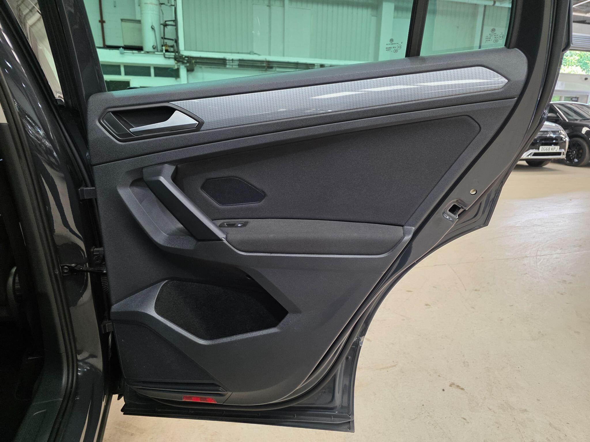 Volkswagen Tiguan view 21