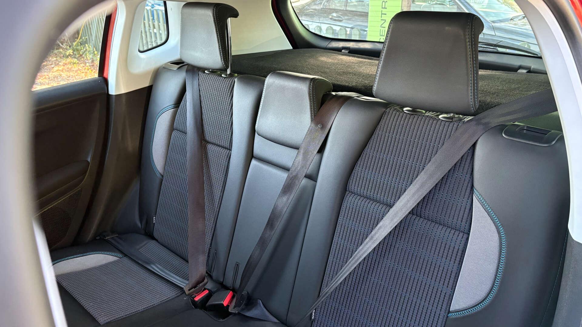 Peugeot 2008 view 11