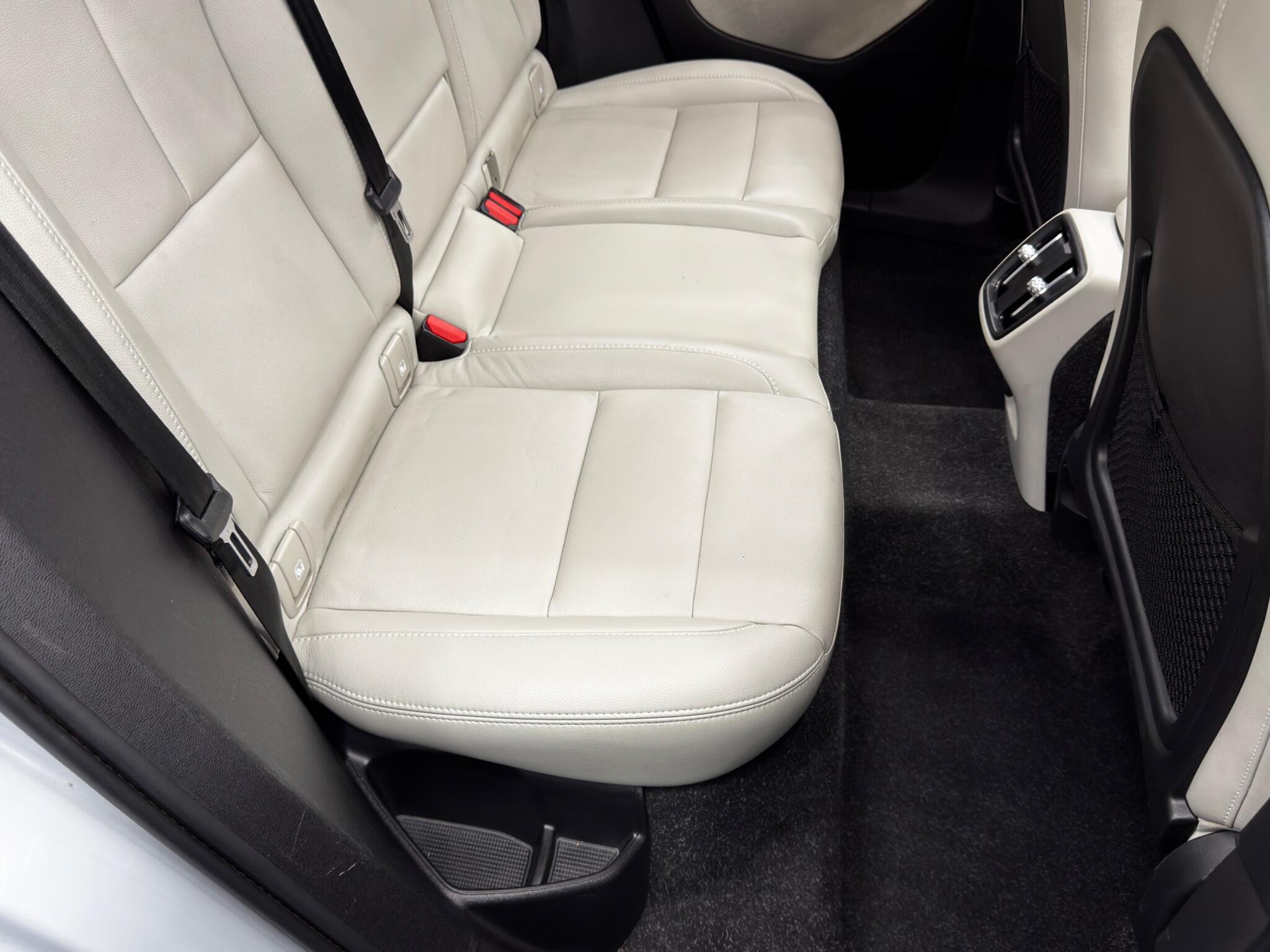 Volvo XC40 view 16