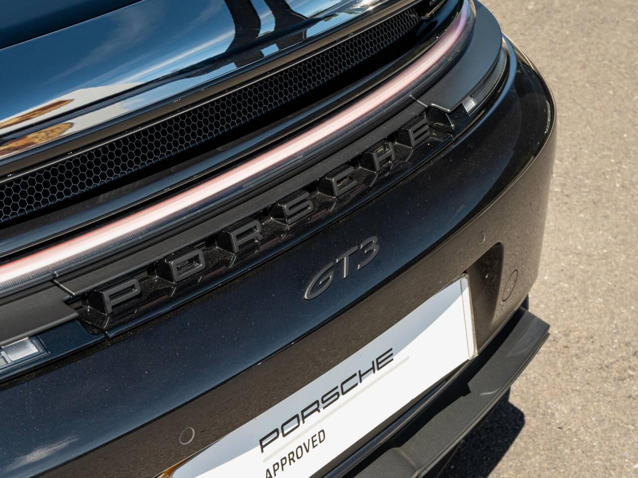 Porsche 911 view 9
