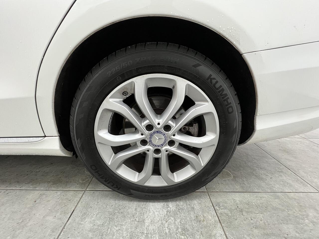 Mercedes-Benz C-Class view 20