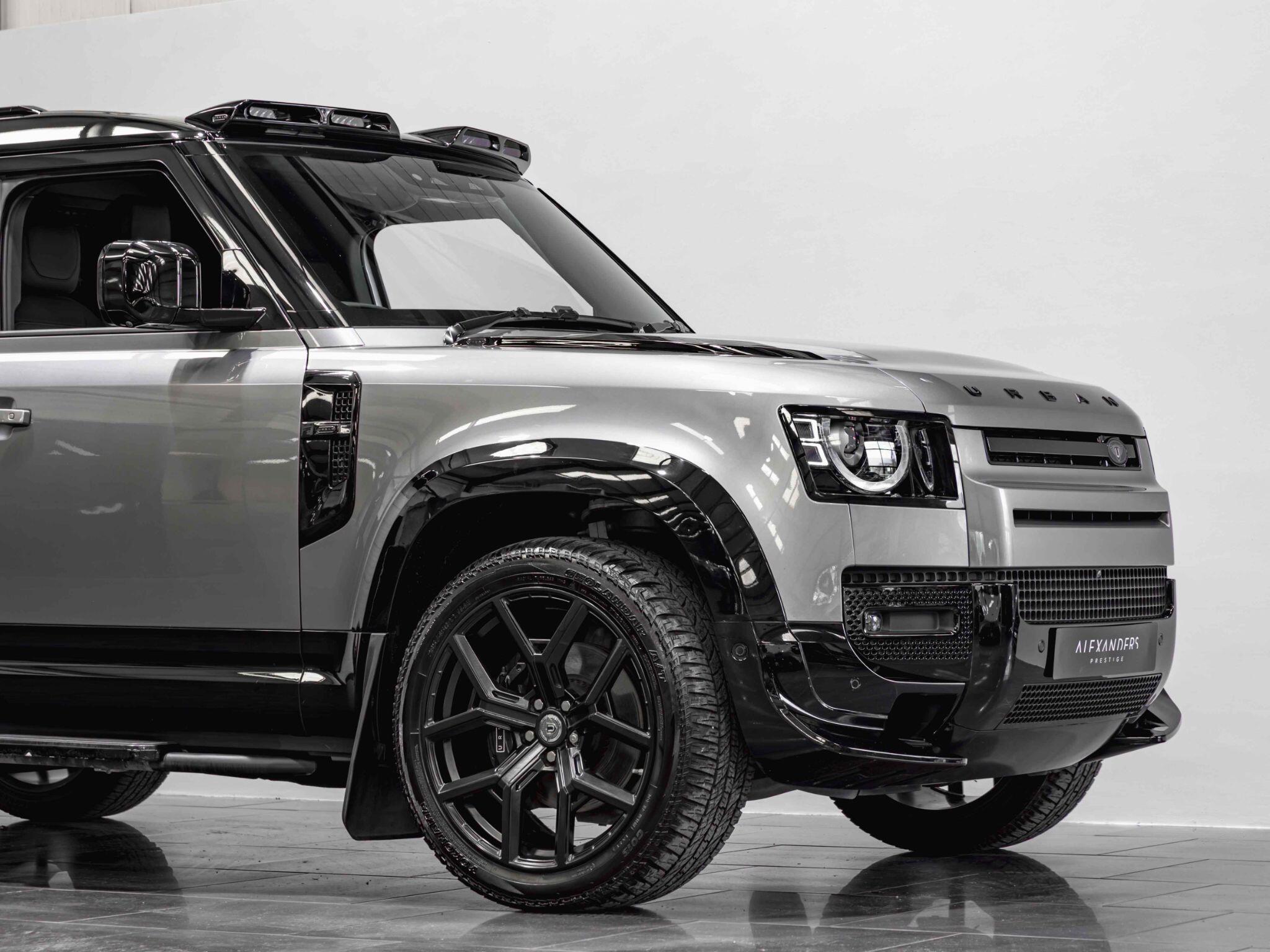 Land Rover Defender 110 view 12