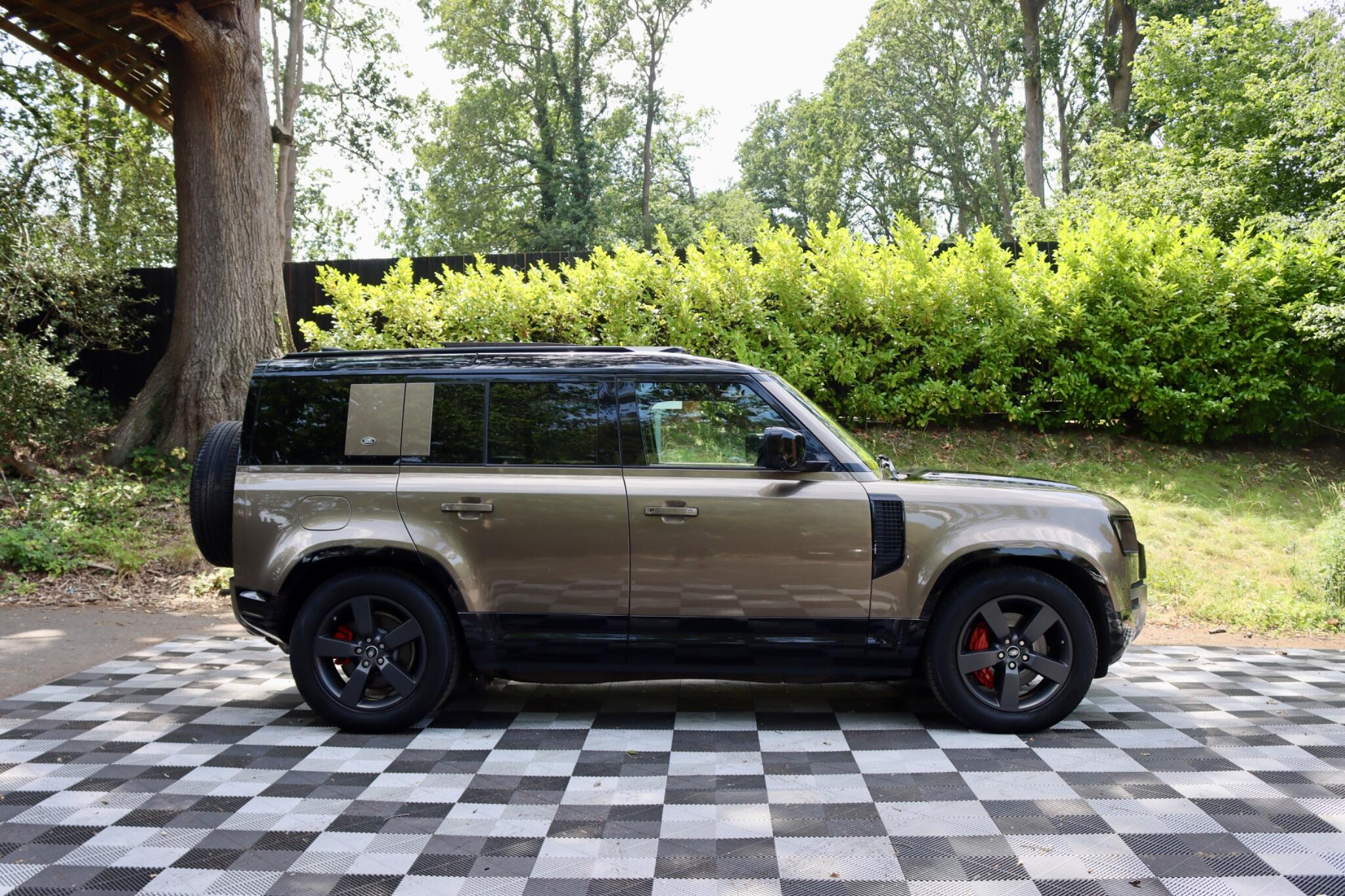 Land Rover Defender view 15