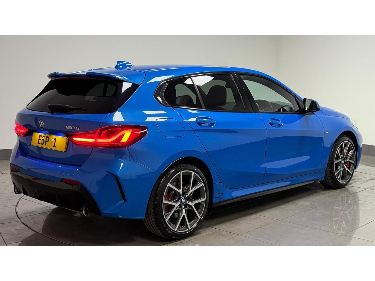 BMW 1 Series view 9