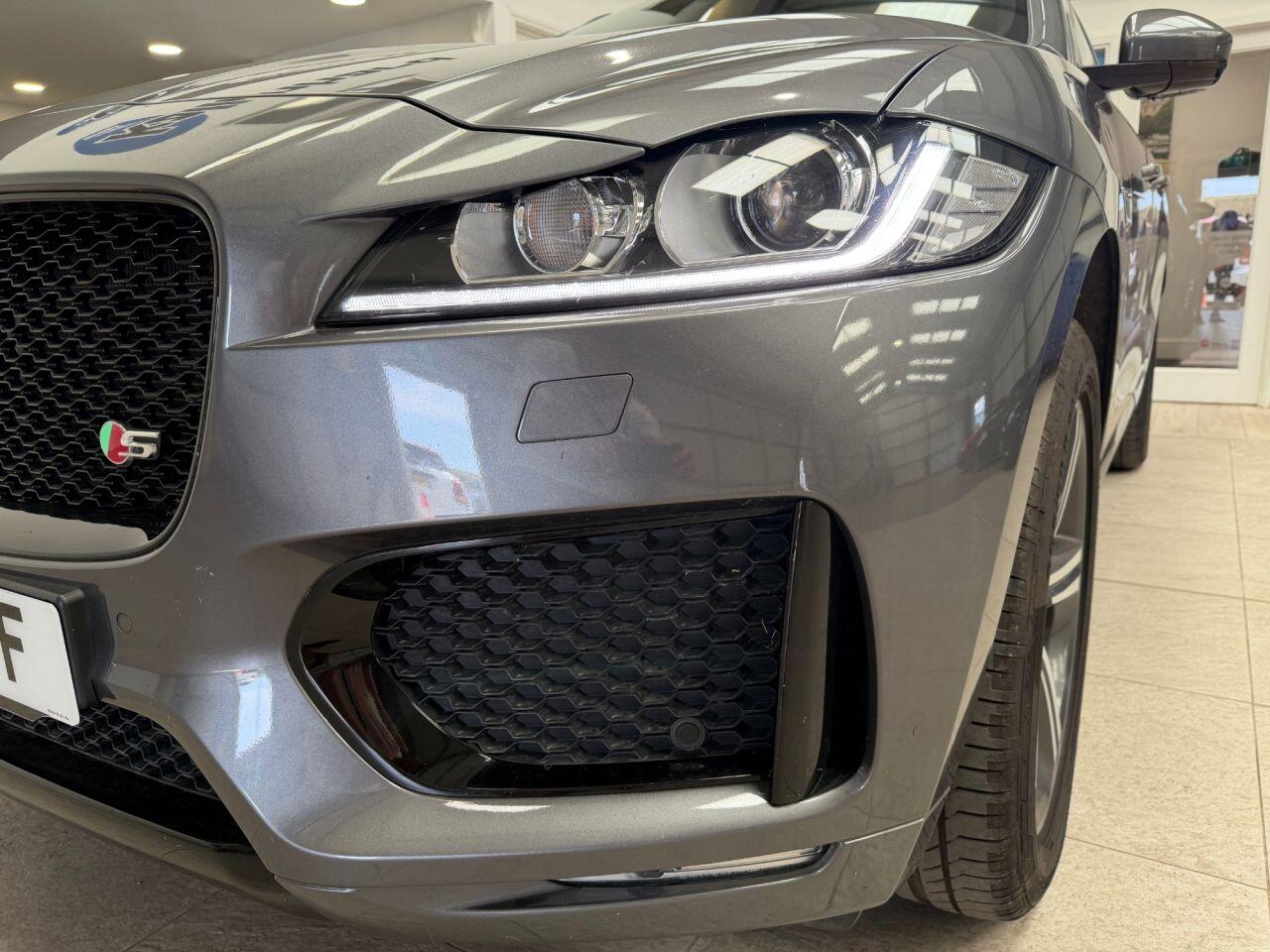 Jaguar F-Pace view 10