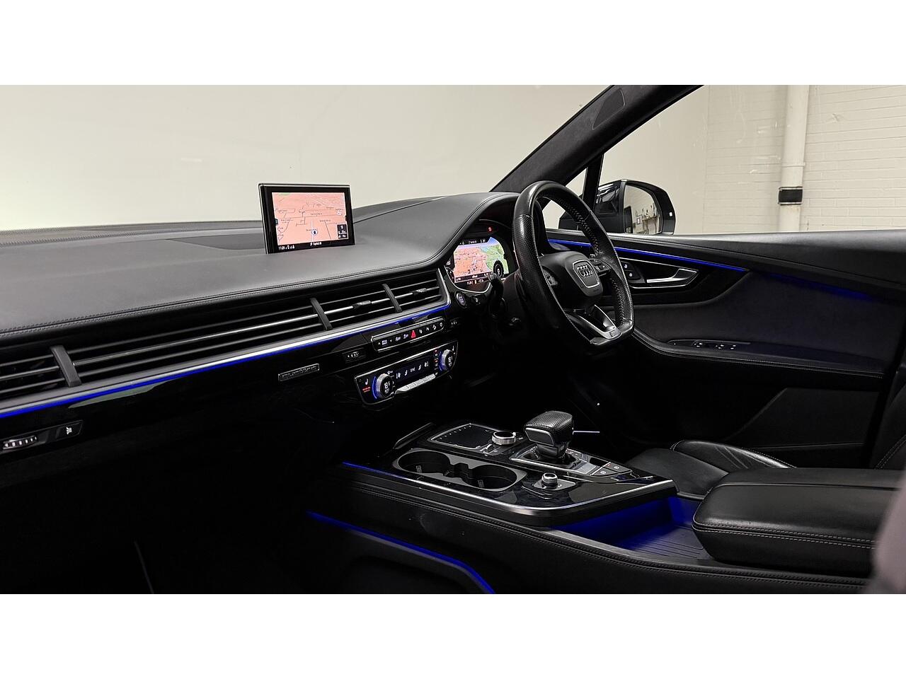 Audi Q7 view 27