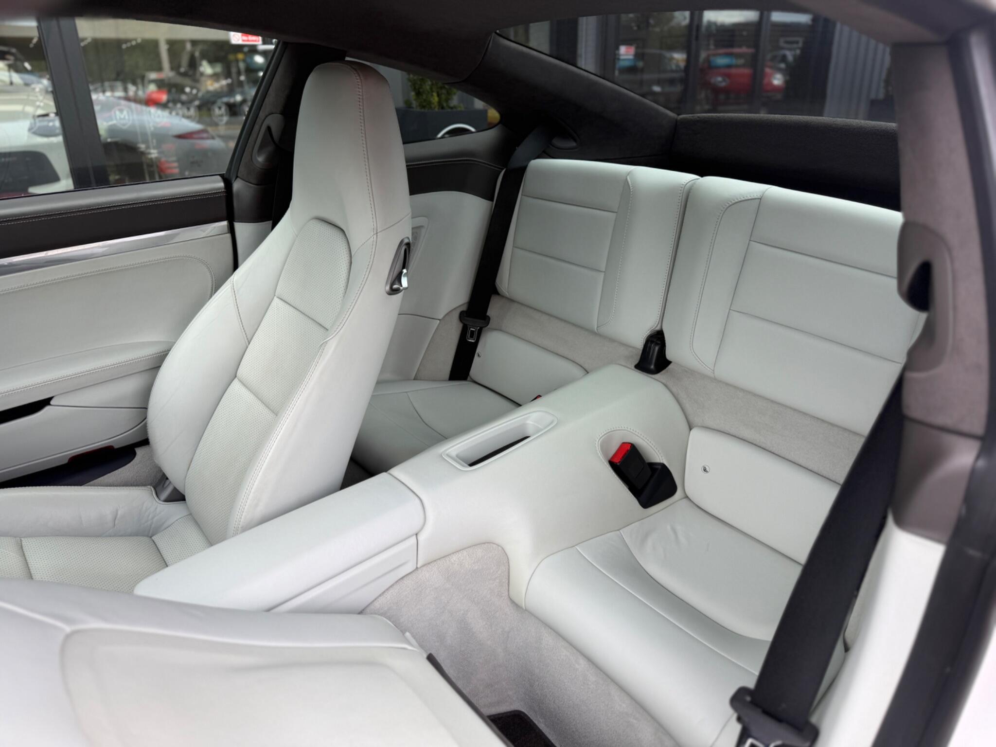 Porsche 911 view 44