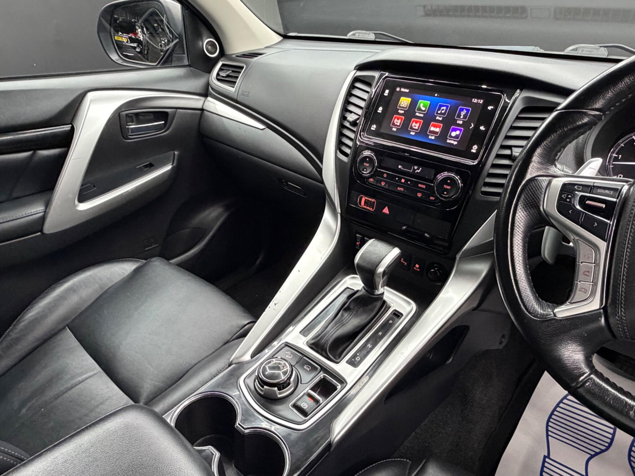 Mitsubishi Shogun Sport view 23
