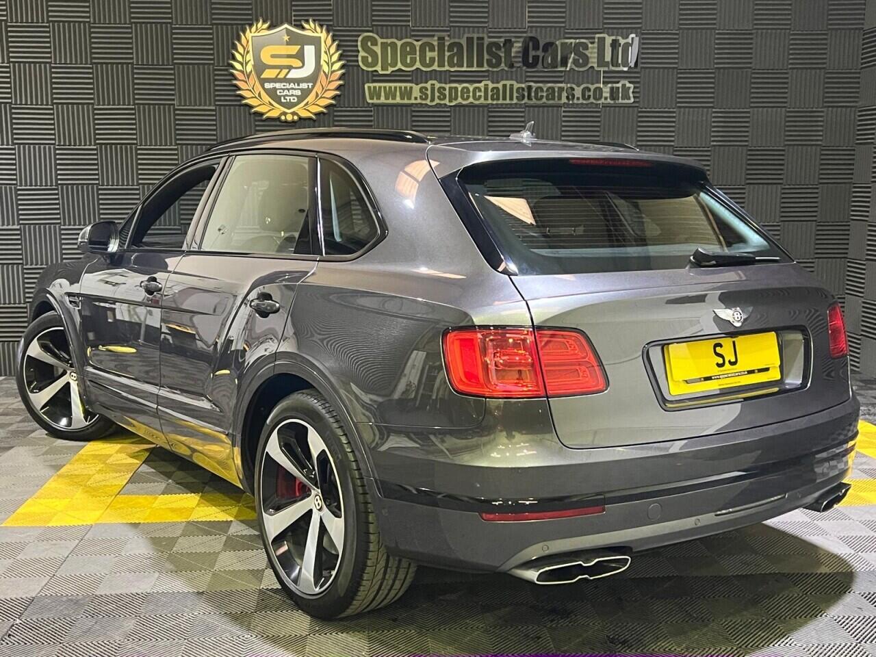 Bentley Bentayga view 34