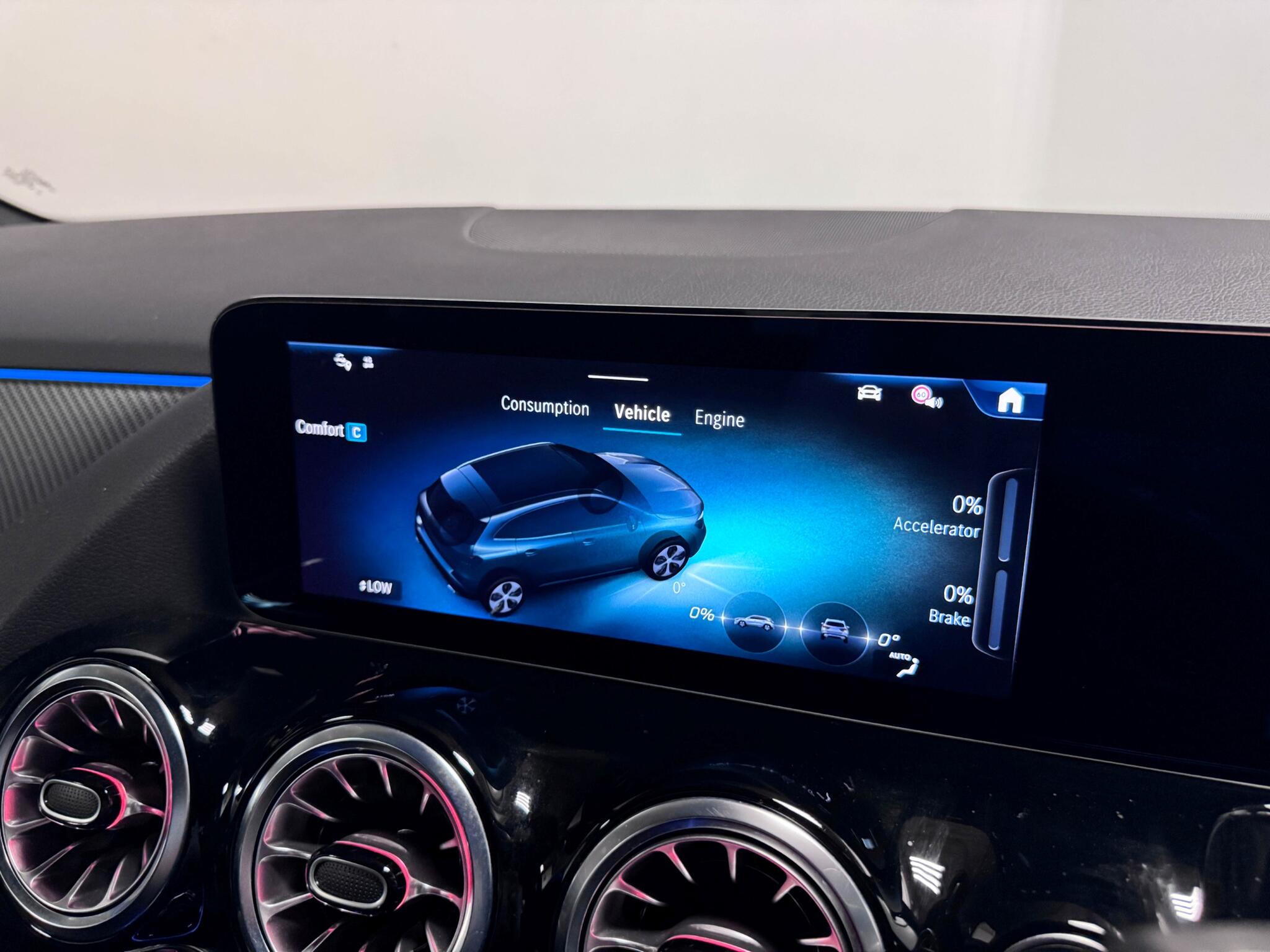 Mercedes-Benz Gla view 48