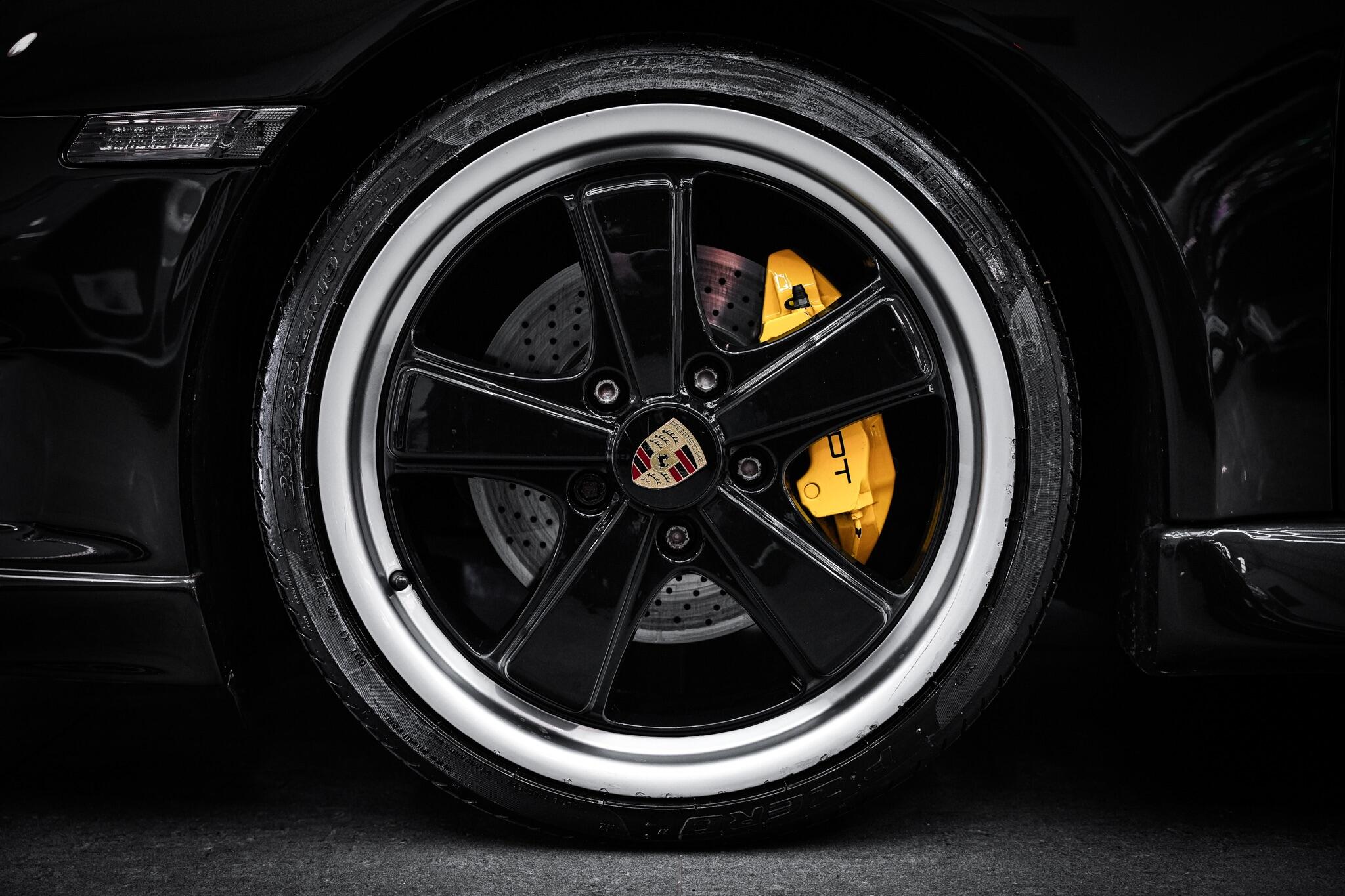 Porsche 911 view 31