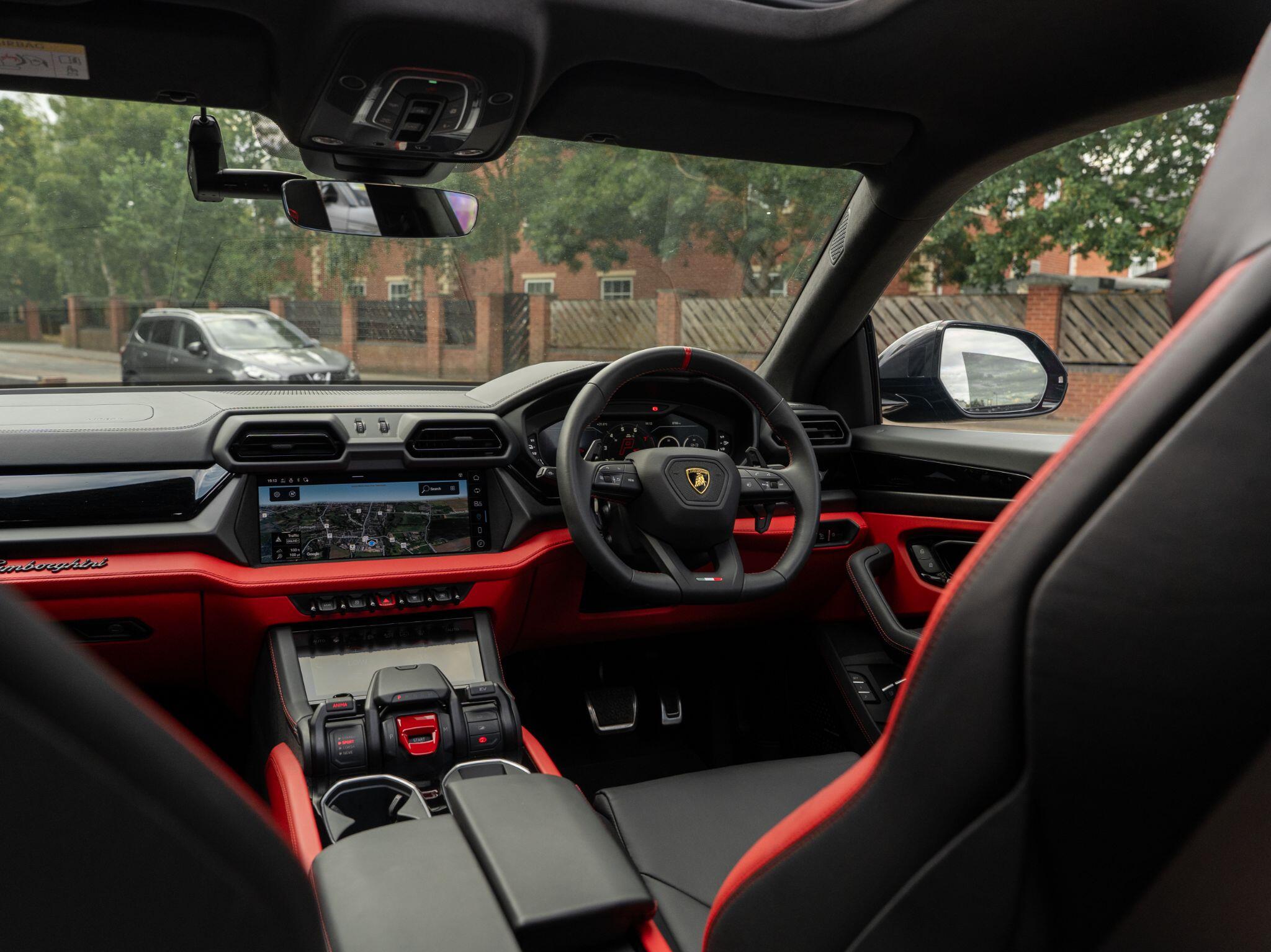 Lamborghini Urus view 38