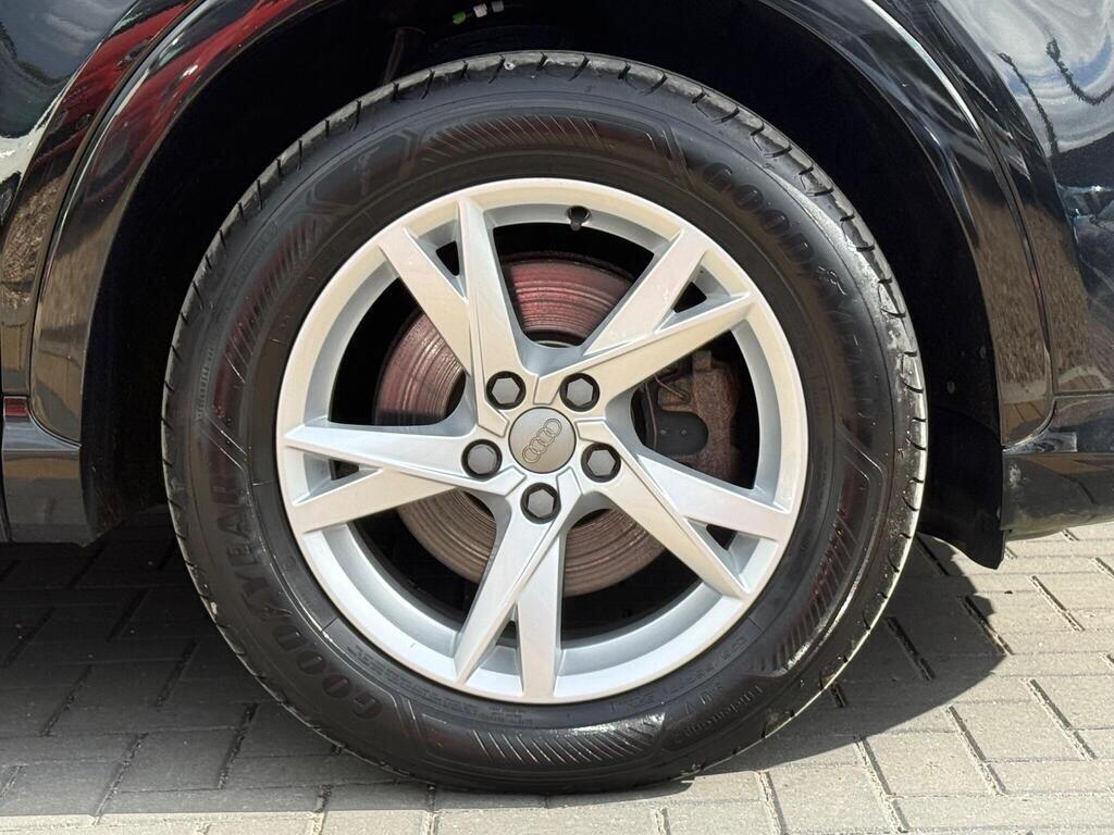 Audi Q3 view 11