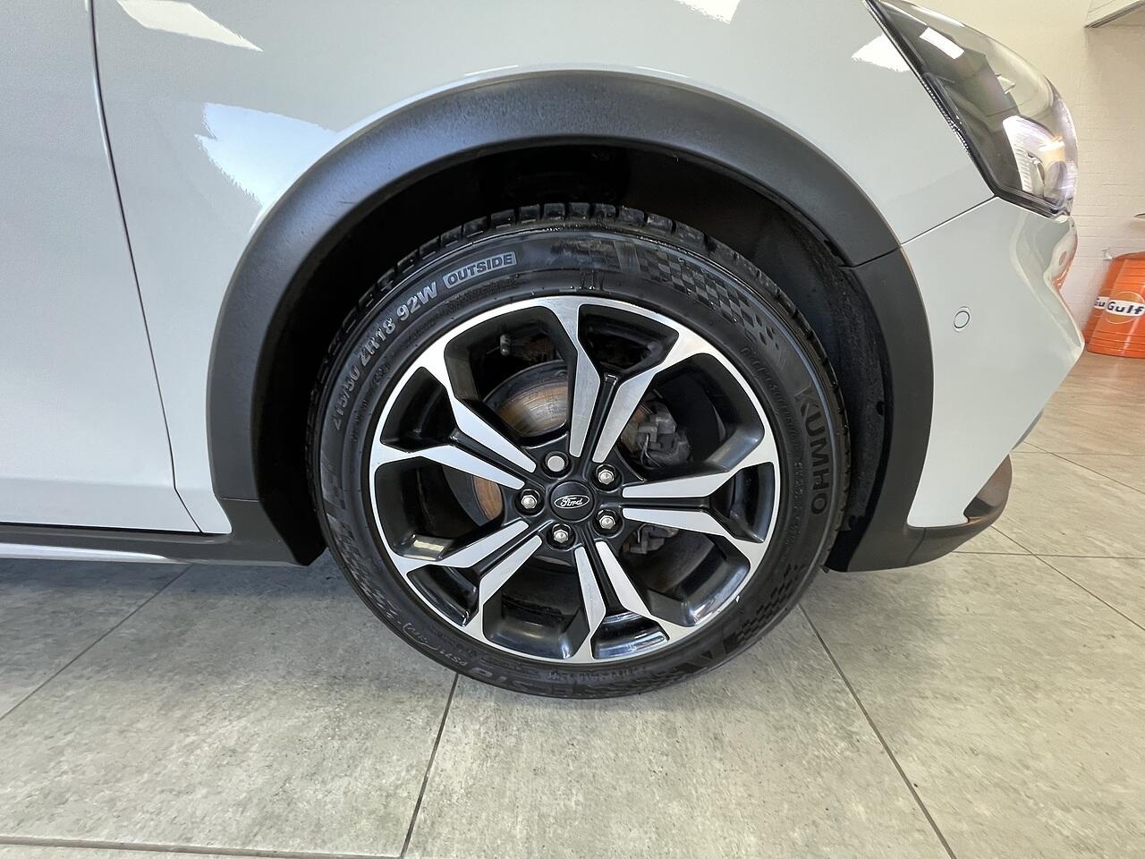 Ford Focus view 23