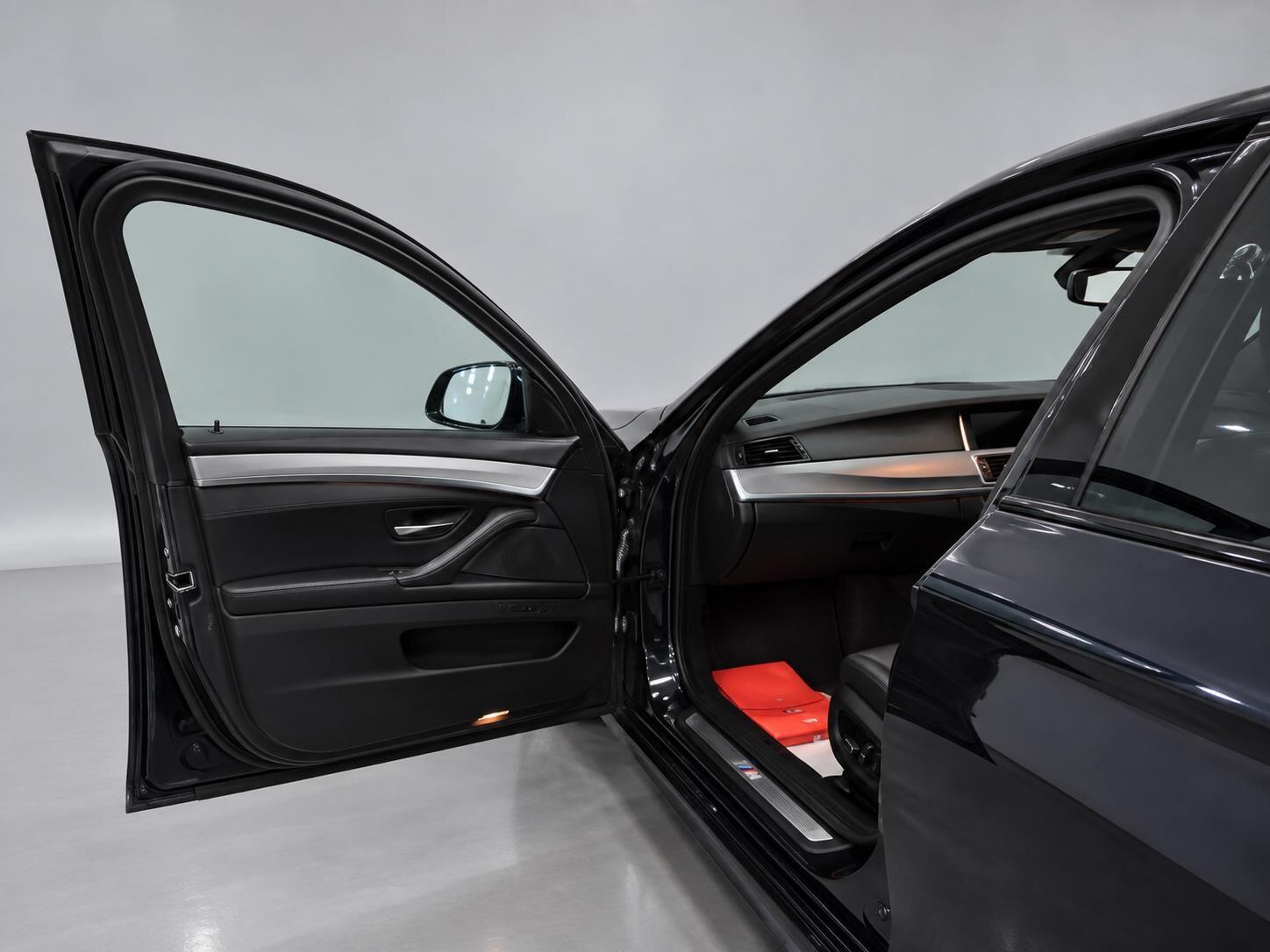 BMW 5 Series view 28