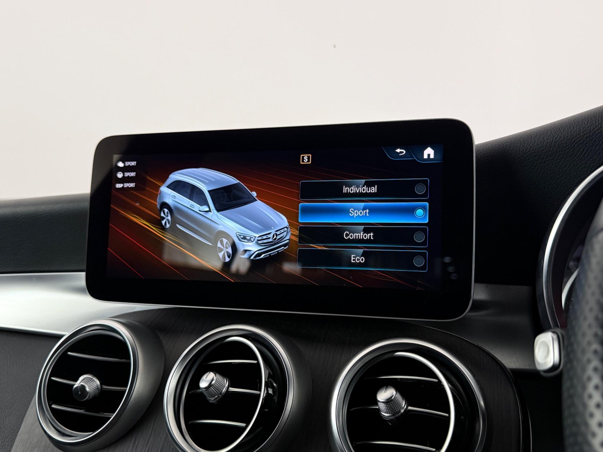 Mercedes-Benz GLC view 29