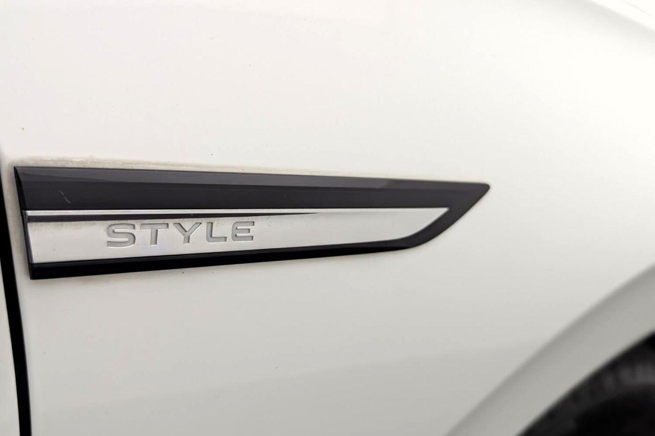 Volkswagen Golf view 42
