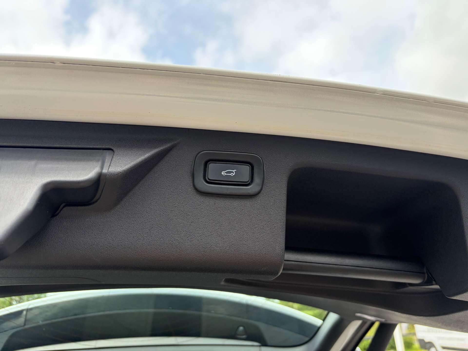 Land Rover Discovery Sport view 29