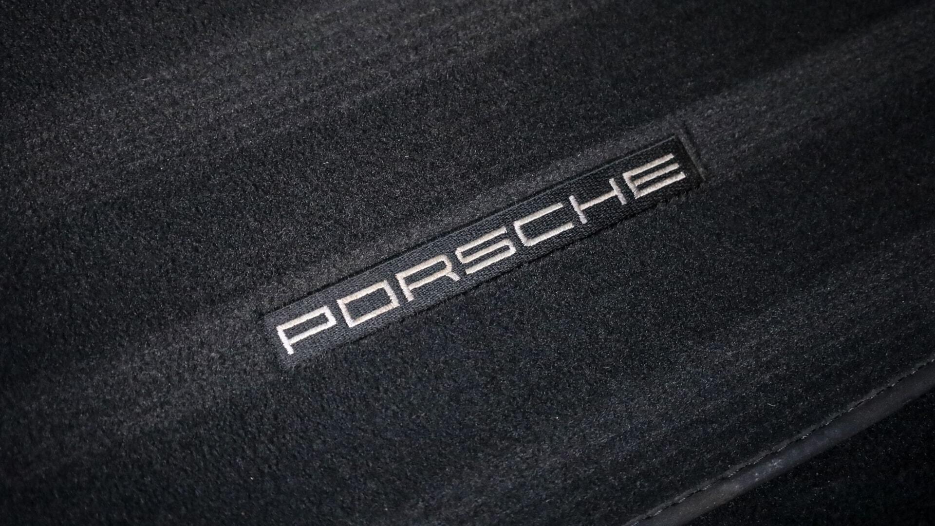 Porsche Cayman view 25