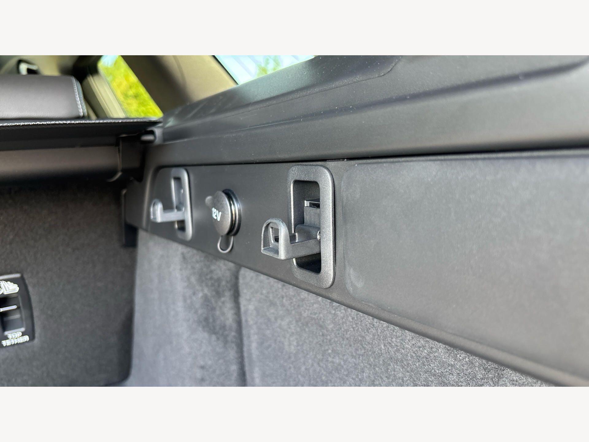 Land Rover Range Rover Velar view 26