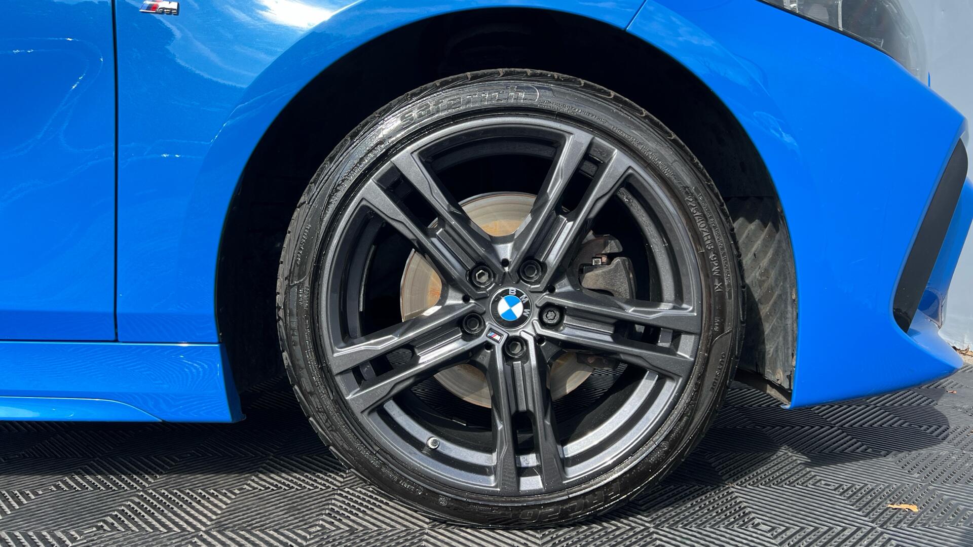 BMW 1 Series view 14