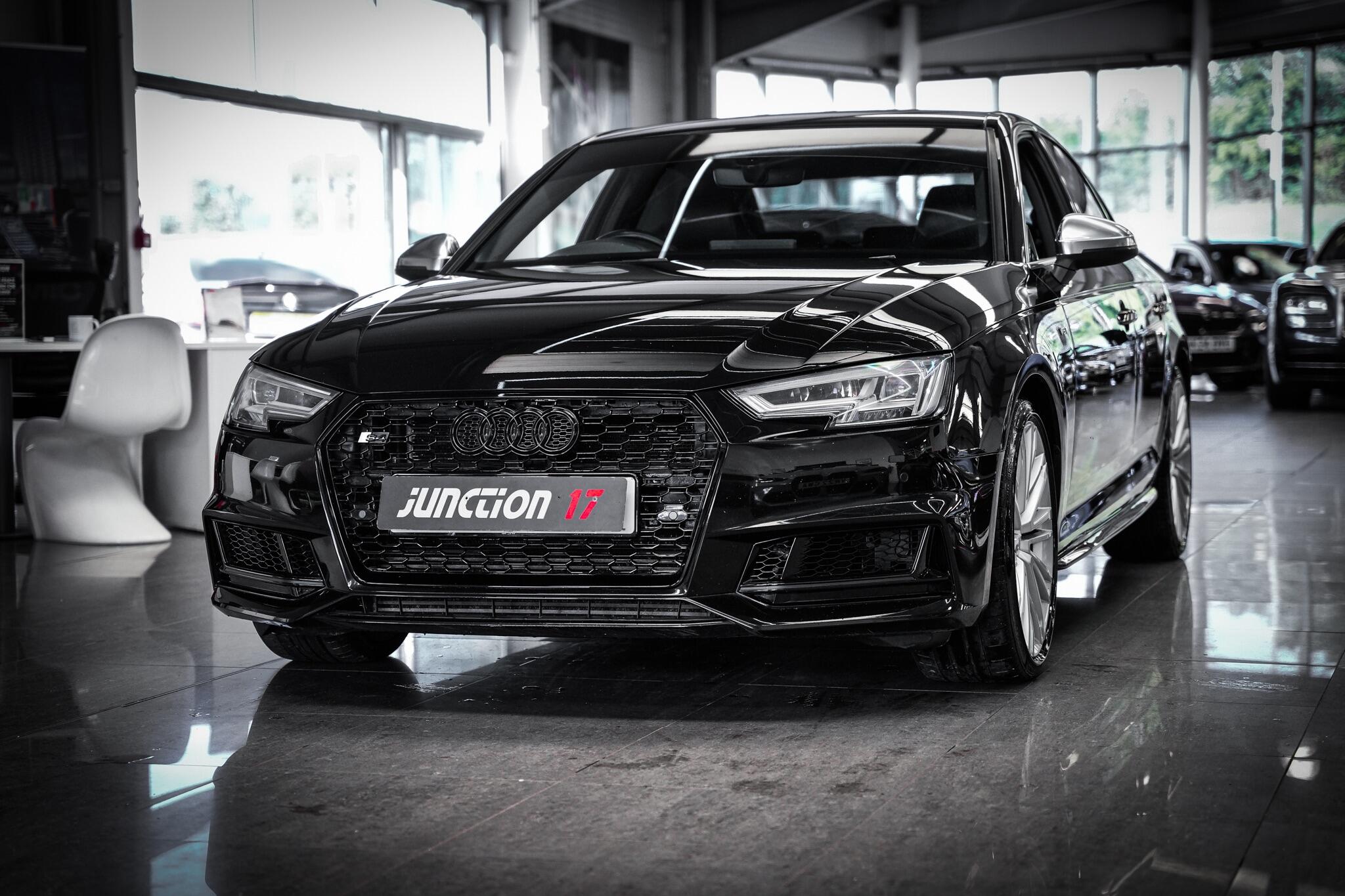 Audi S4 view 12