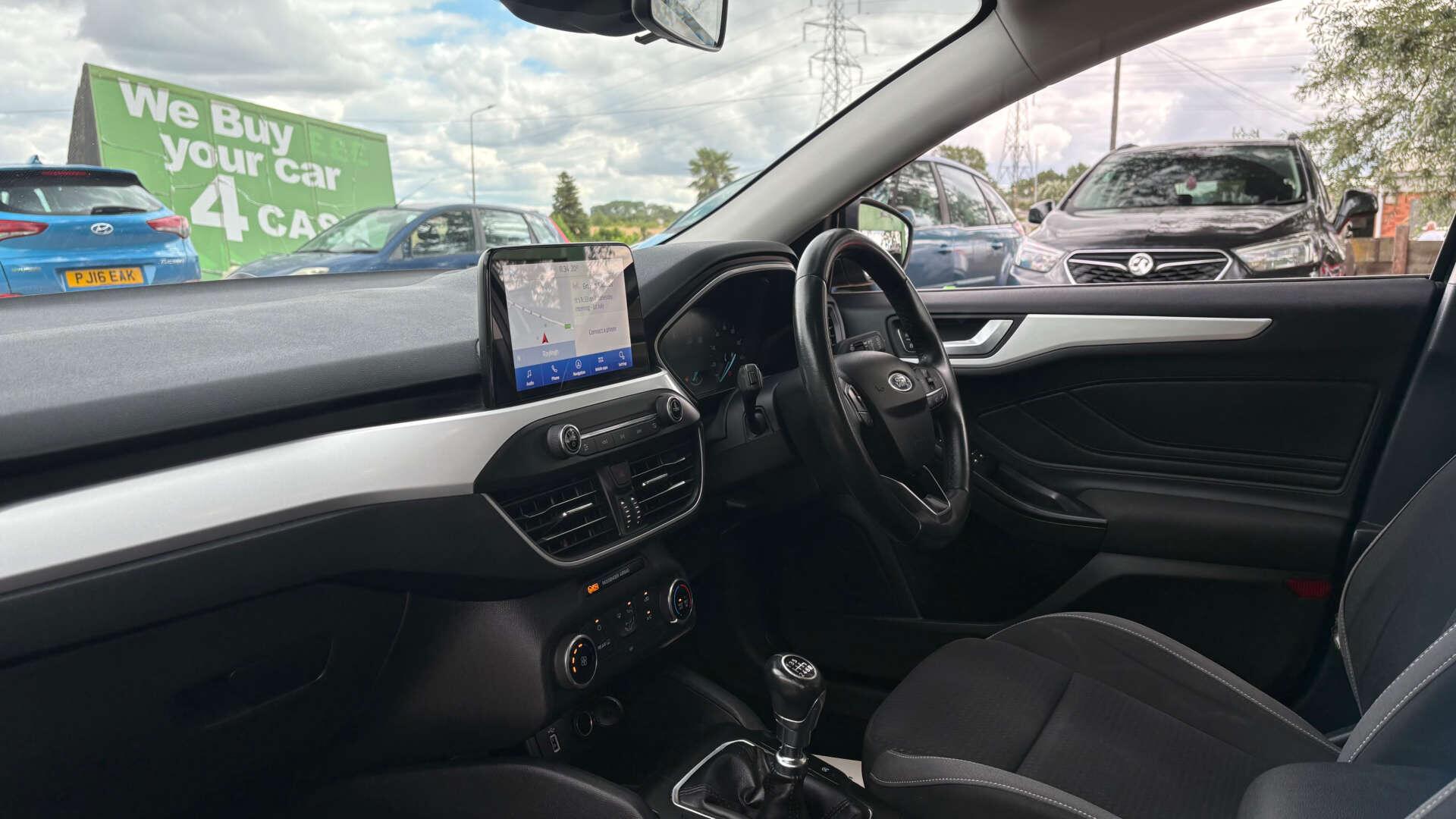 Ford Focus view 14