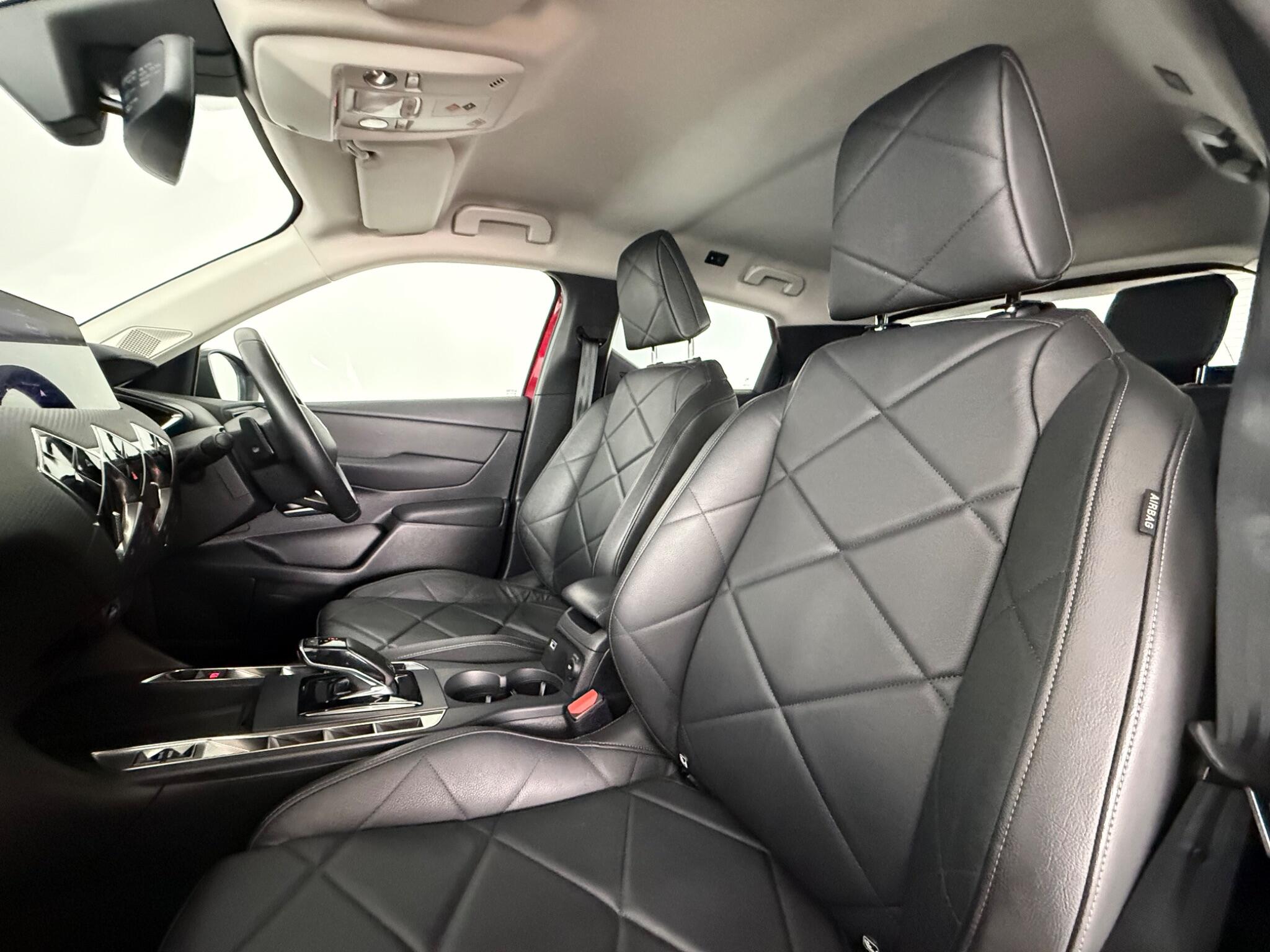 DS Automobiles DS 3 view 30
