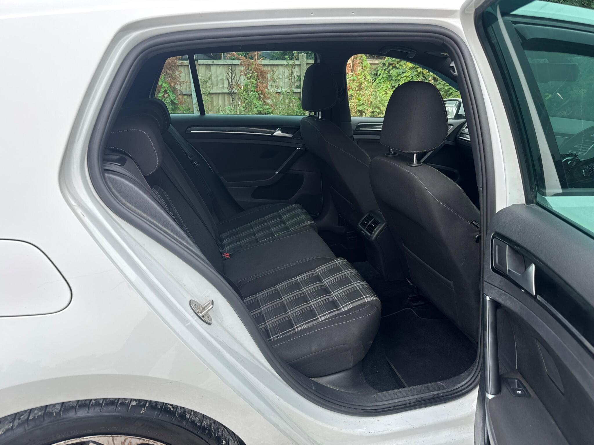 Volkswagen Golf view 22