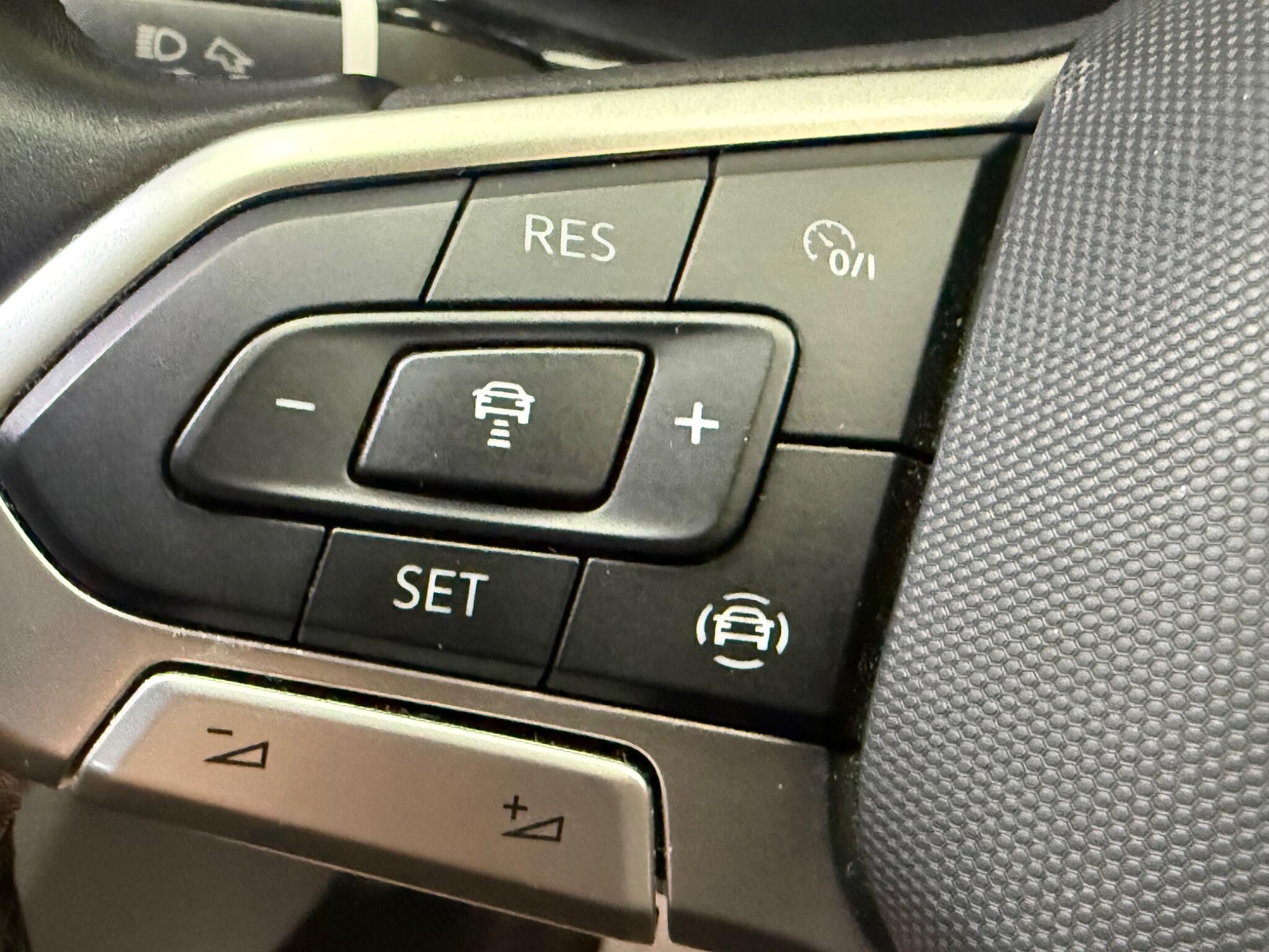 Volkswagen Caravelle view 22