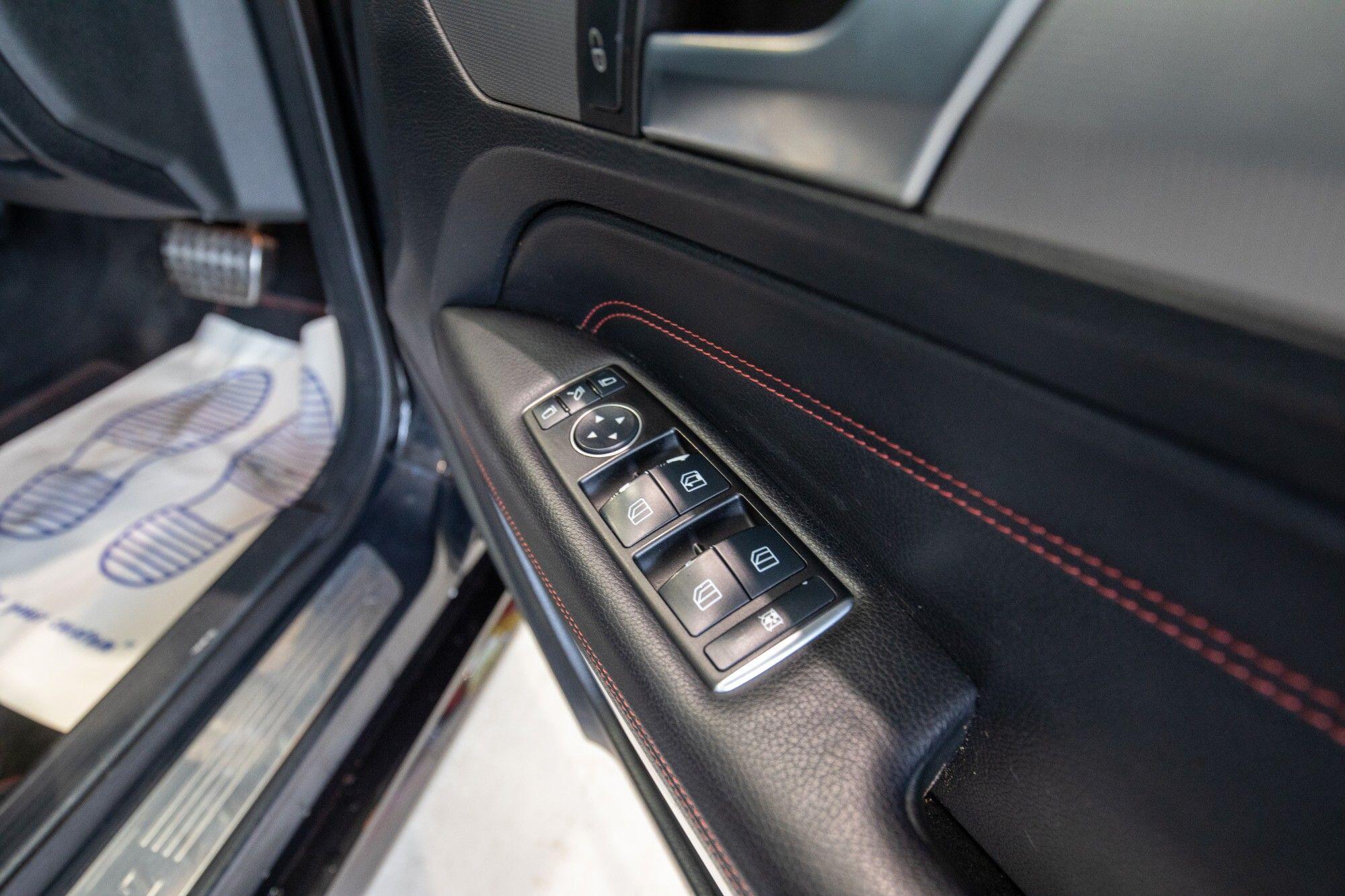 Mercedes-Benz E-Class view 12