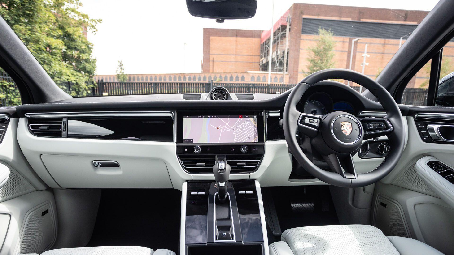 Porsche Macan view 10