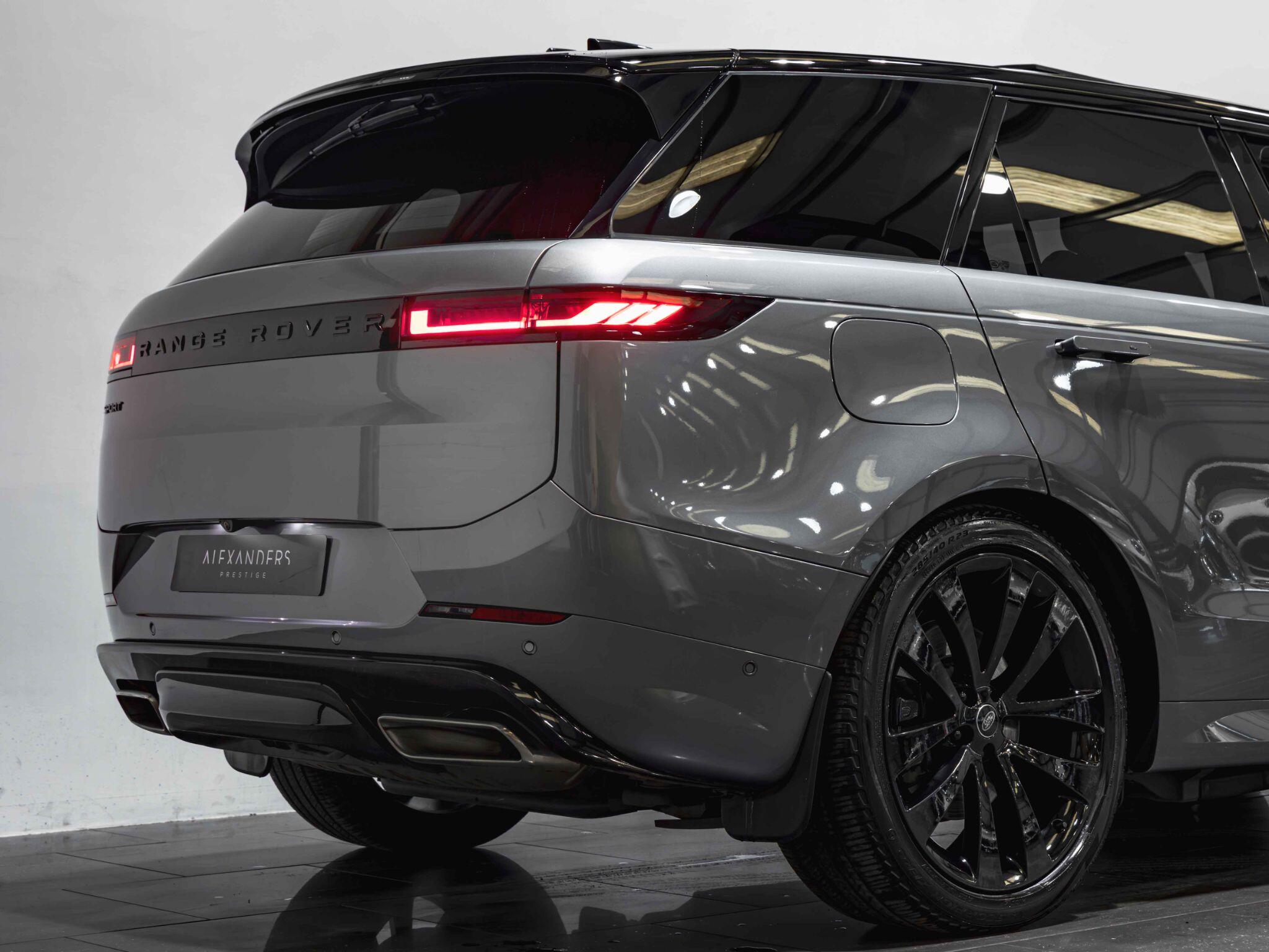 Land Rover Range Rover Sport view 13