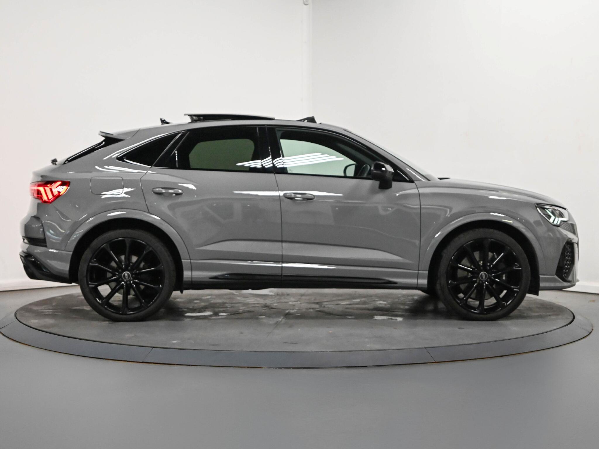 Audi RS Q3 view 27