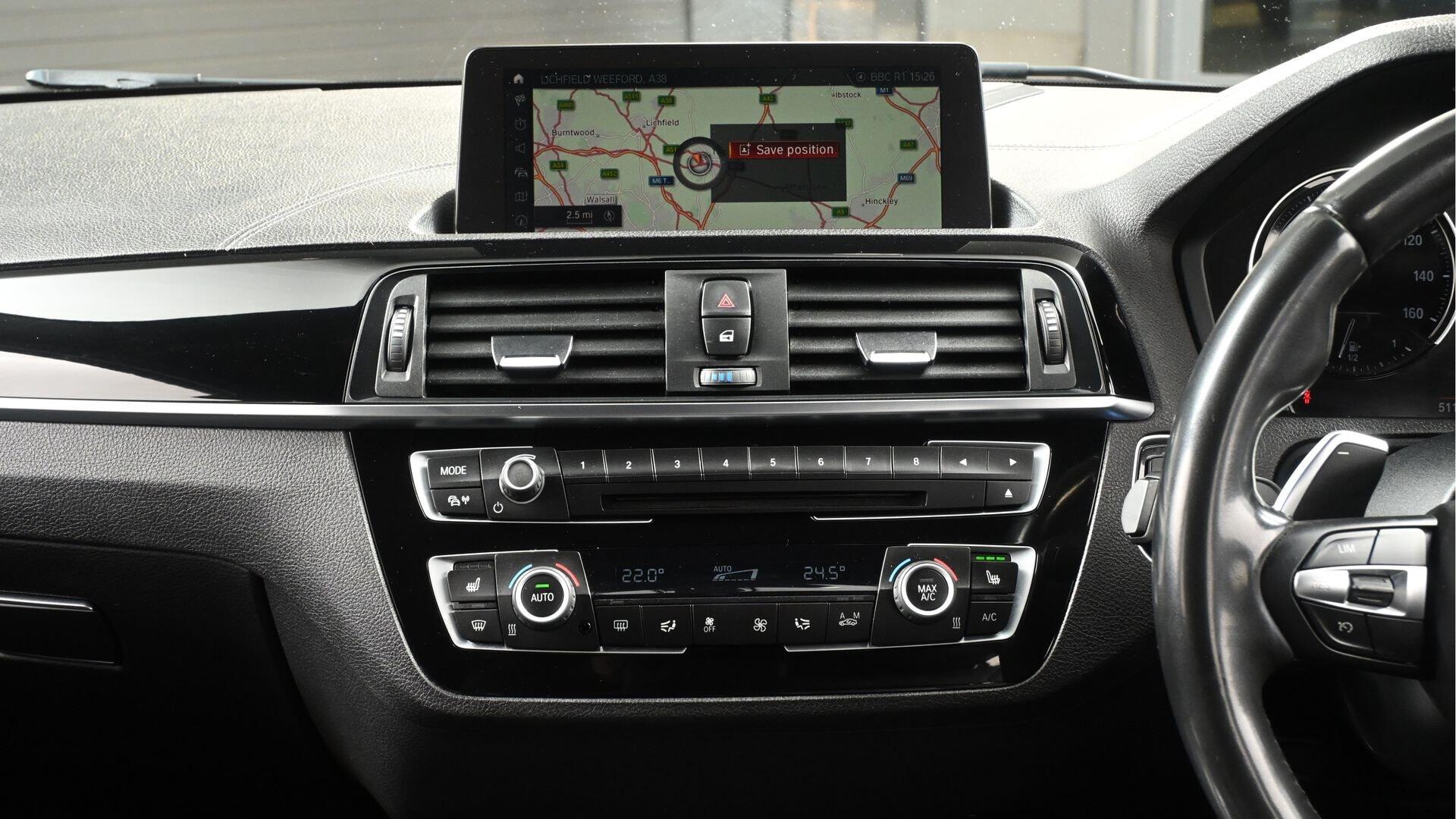 BMW 1 Series view 8