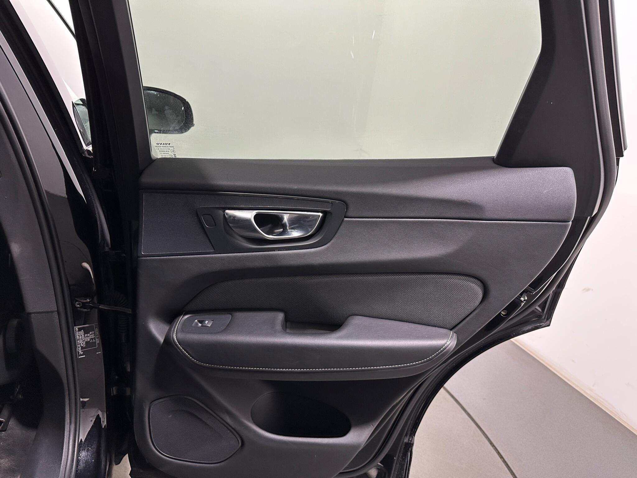 Volvo XC60 view 43